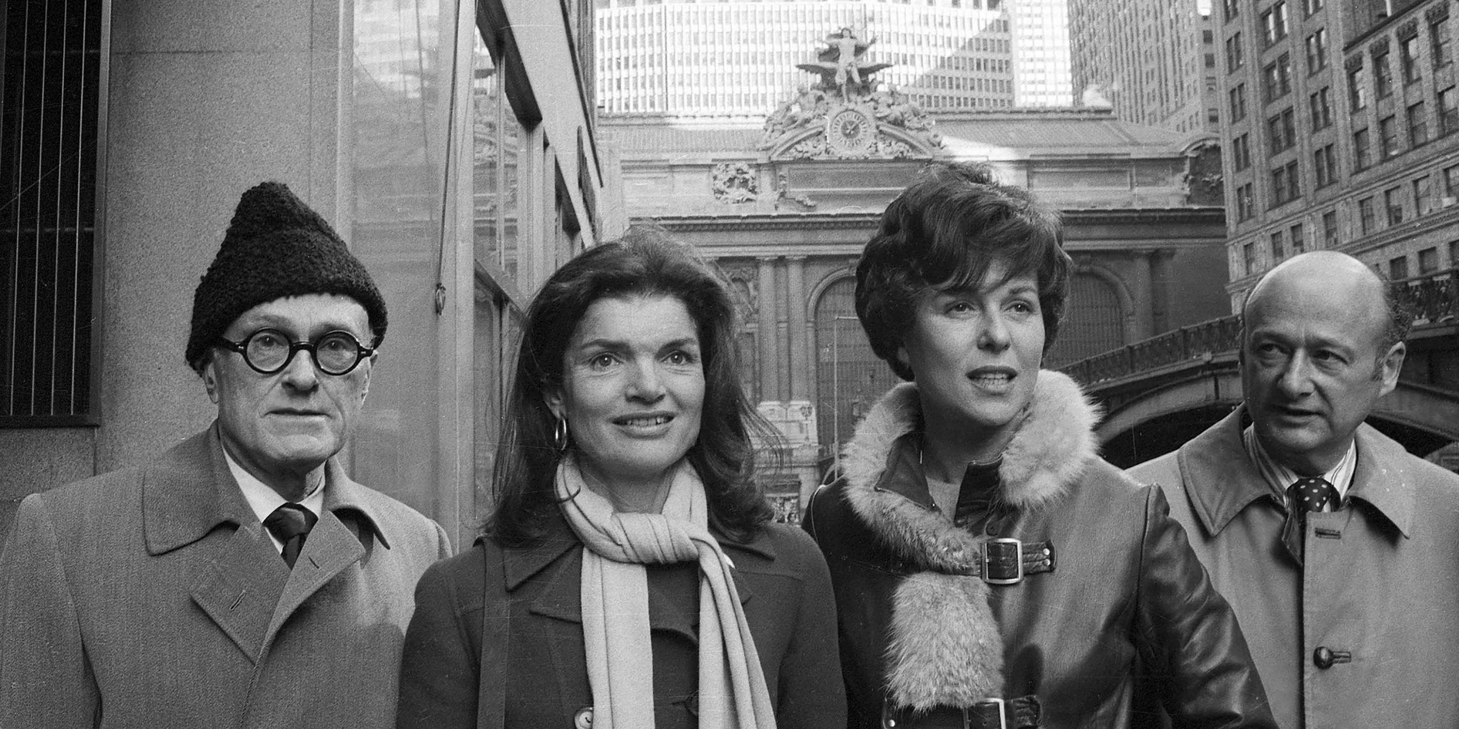 Jacqueline Kennedy Onassis, Medal, 2980x1490 Dual Screen Desktop