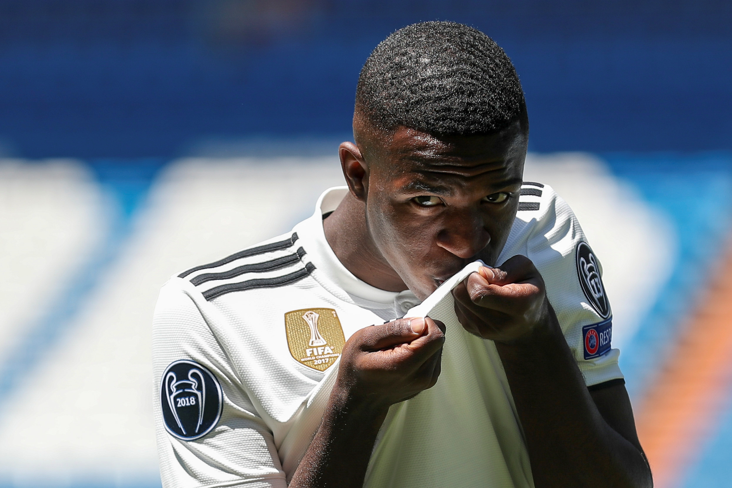 Vinicius Junior, Real Madrid home kit, FIFA World Champions badge, HD Desktop wallpaper