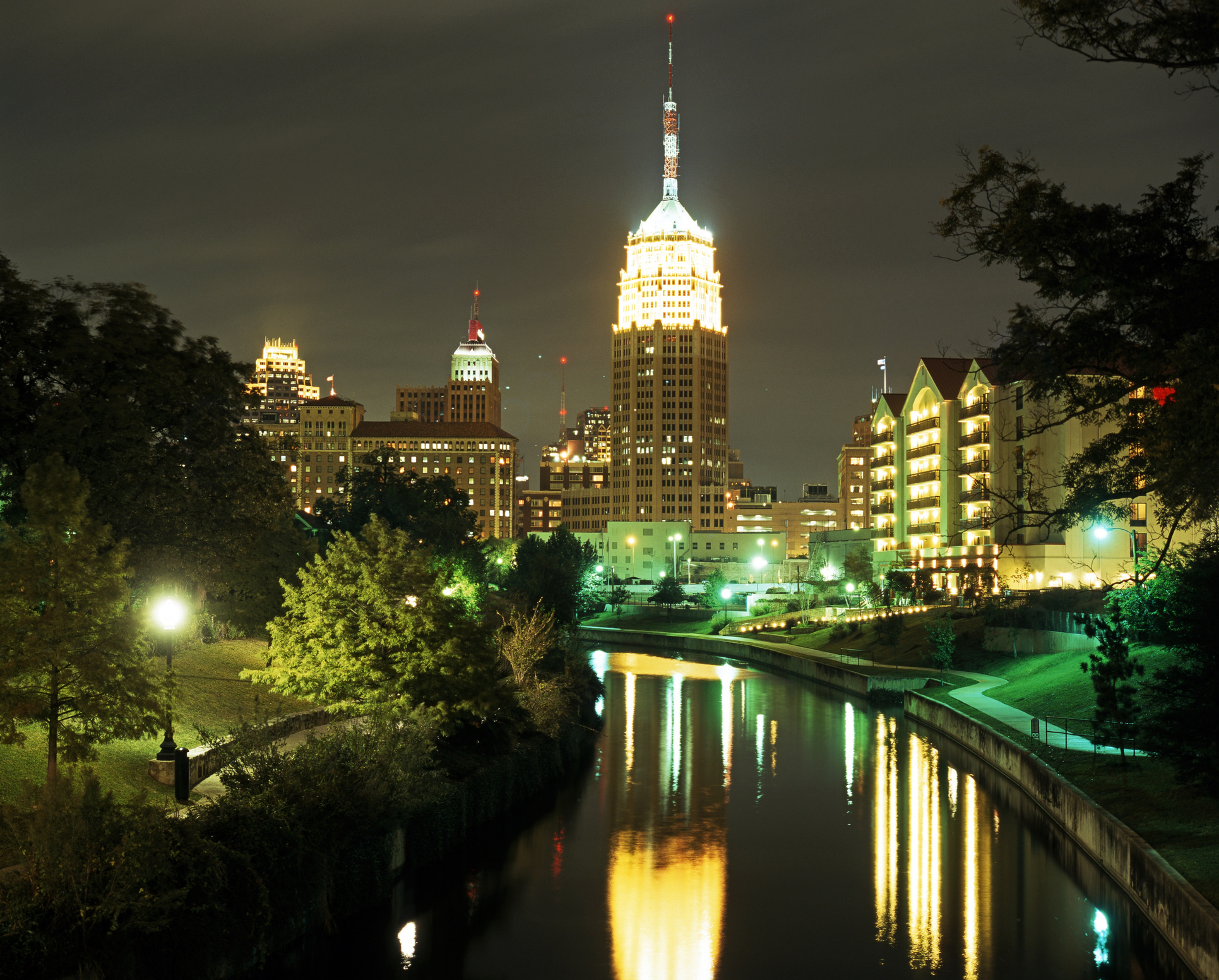 San Antonio skyline, Dream of the Raiders, Texas Monthly, 1940x1560 HD Desktop