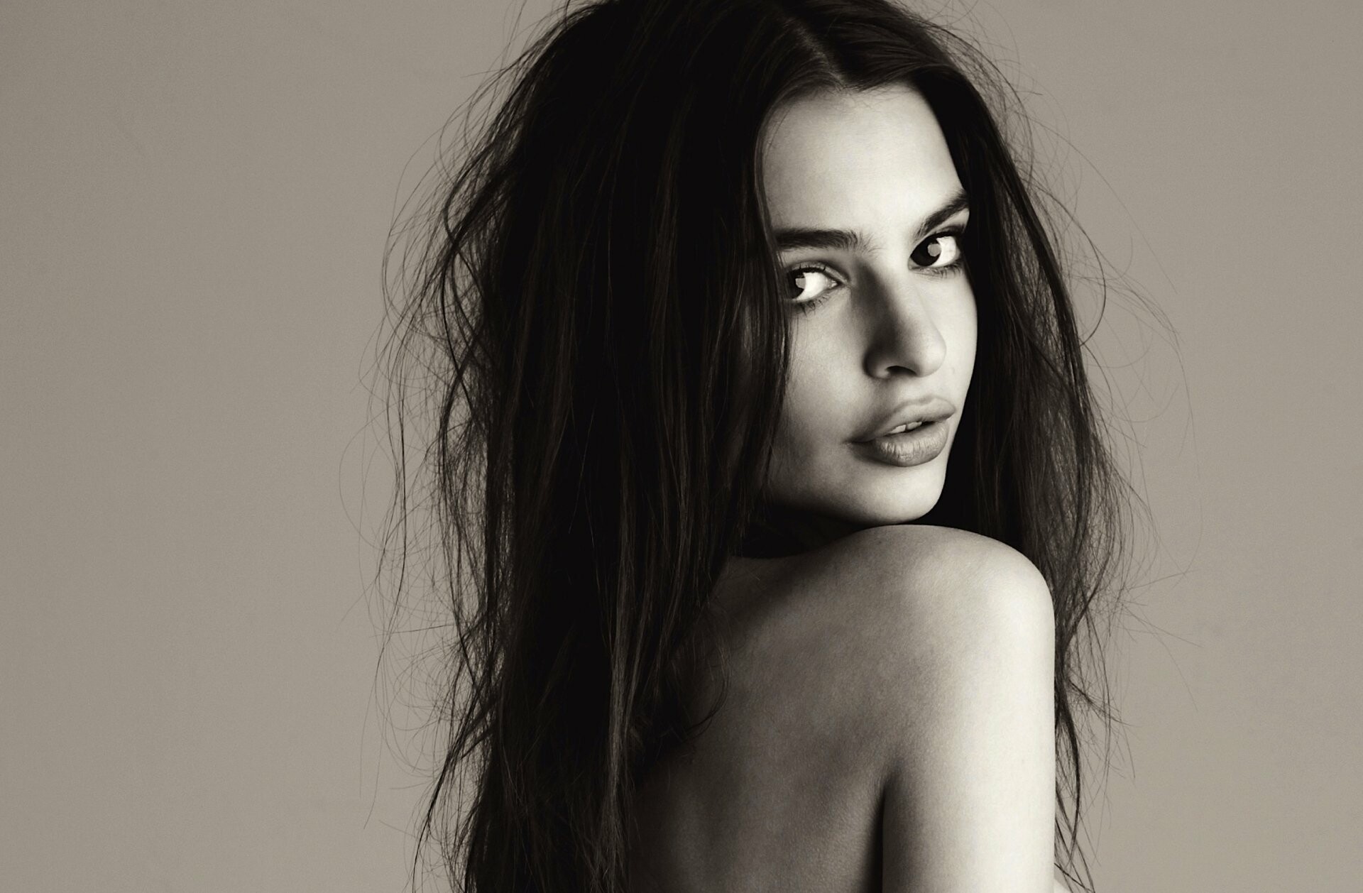 Emily Ratajkowski, Stunning model, HD wallpapers, Striking background, 1920x1260 HD Desktop