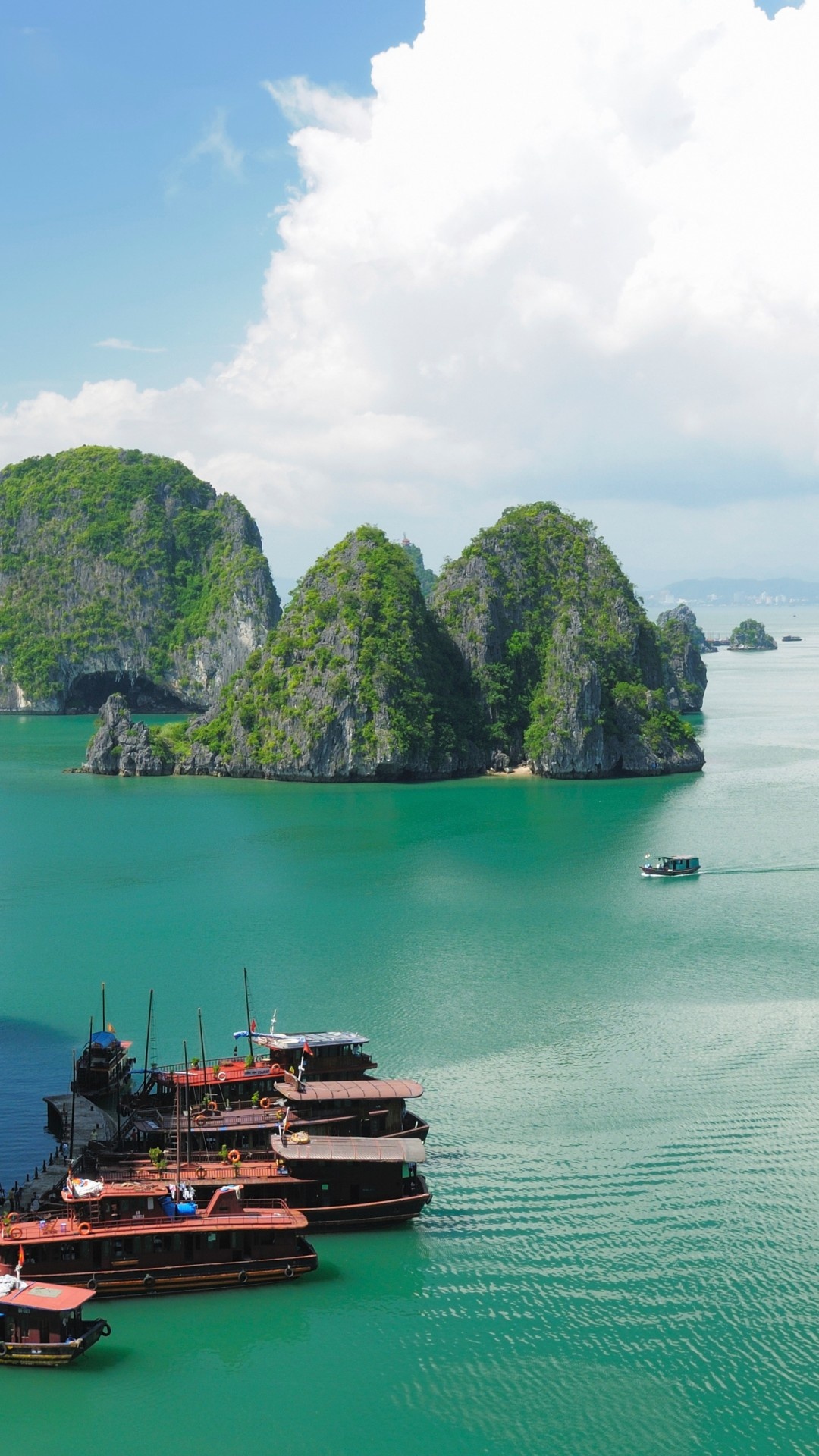 Halong Bay, Picturesque landscapes, Magnificent bay, Natural wonders, 1080x1920 Full HD Phone