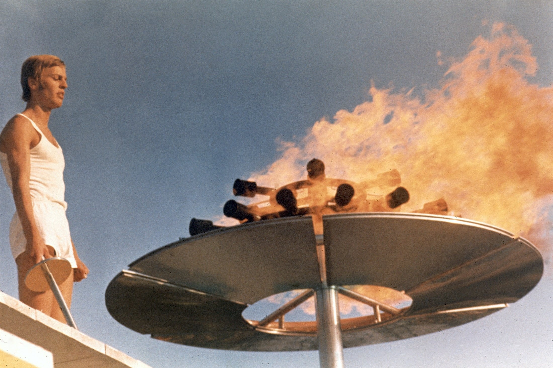 Runner Guenther Zahn, Olympic Flame Wallpaper, 2200x1470 HD Desktop