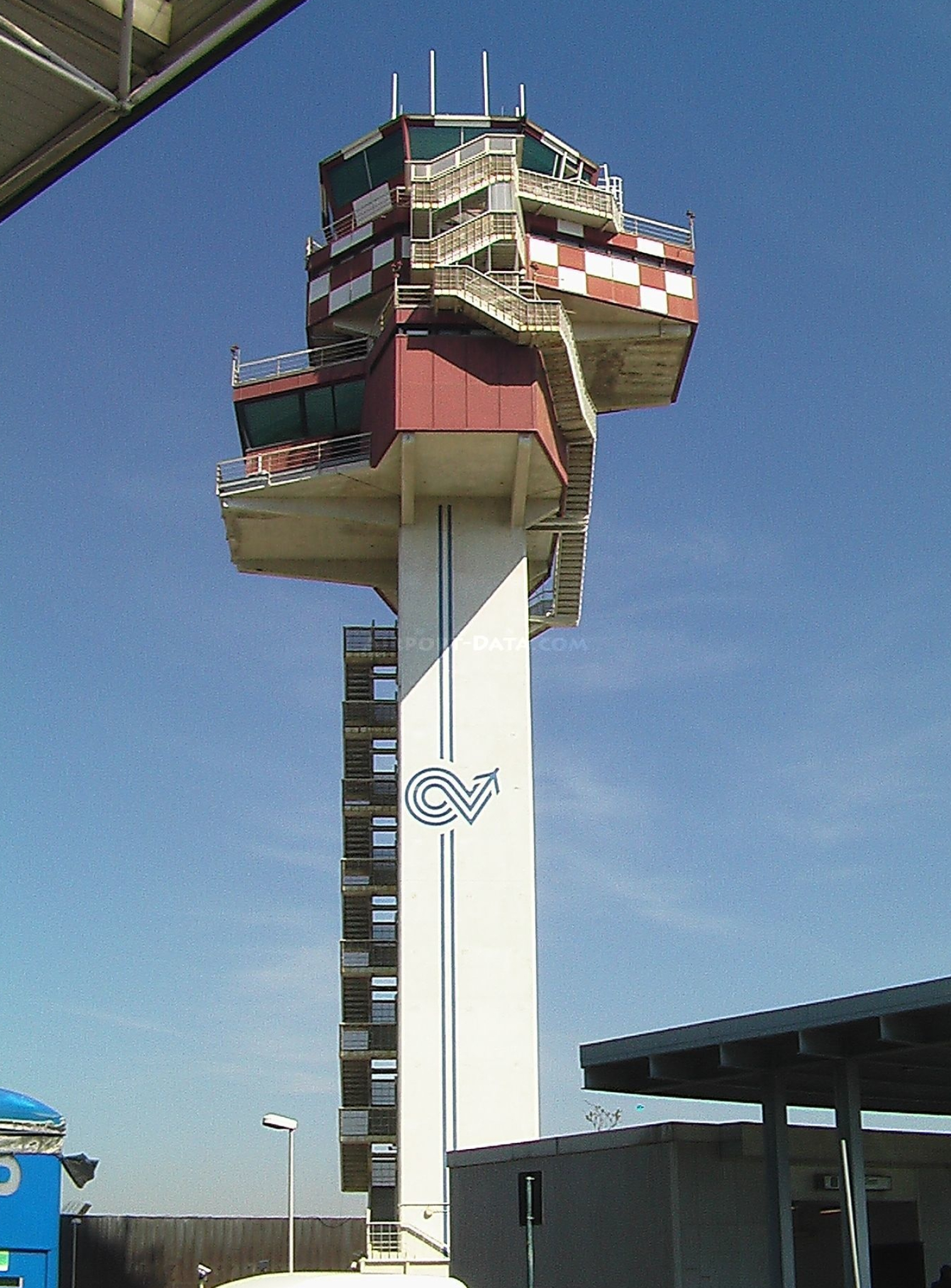 Leonardo da Vinci-Fiumicino Airport, International hub, Italy's pride, Gateway to Rome, 1520x2050 HD Phone