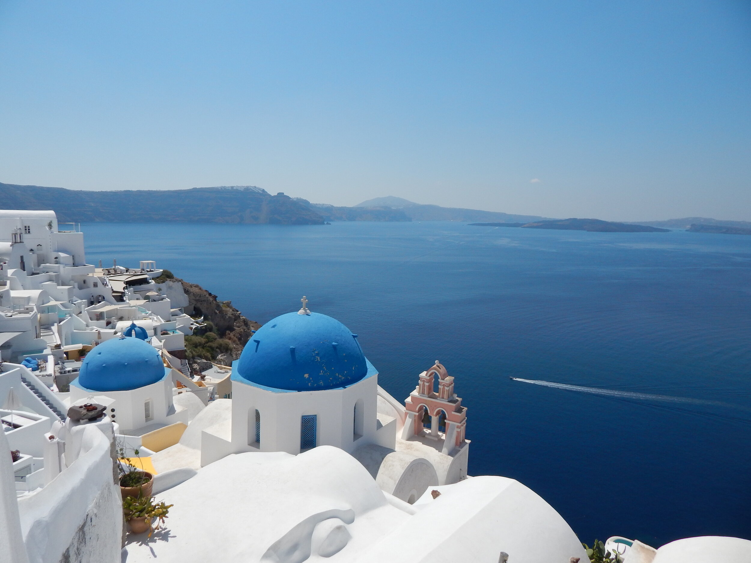 Oia blue domes, Santorini views, 2500x1880 HD Desktop