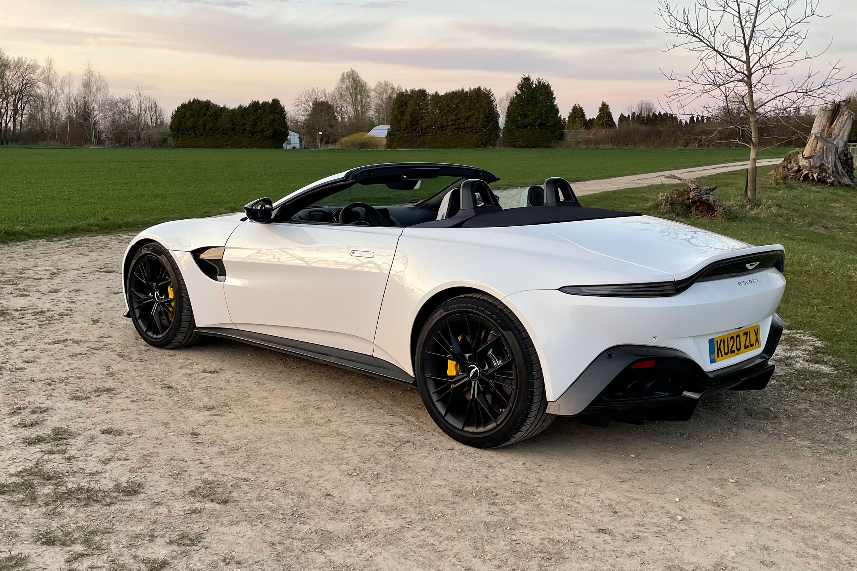 Aston Vantage Roadster, Gentlemans cabrio, GQ Germany, 3000x2000 HD Desktop