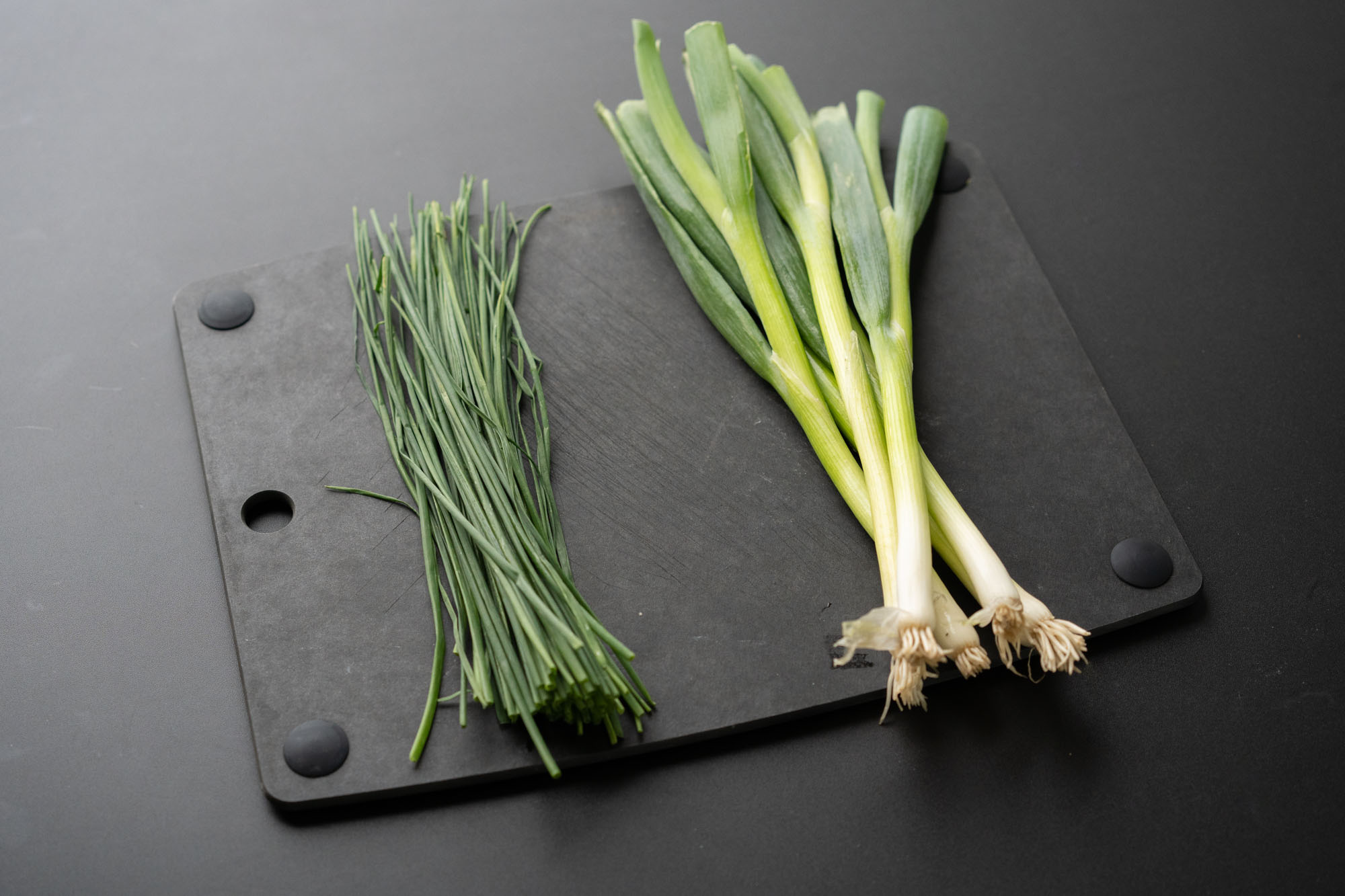 Chives vs green onions, Scallions, Difference, Comparison, 2000x1340 HD Desktop