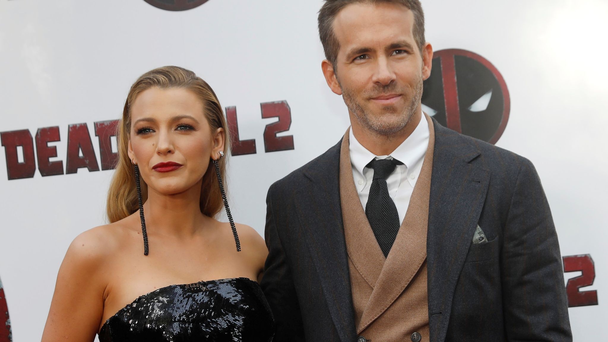 Blake Lively, Ryan Reynolds, divorce rumors, not happy, 2050x1160 HD Desktop