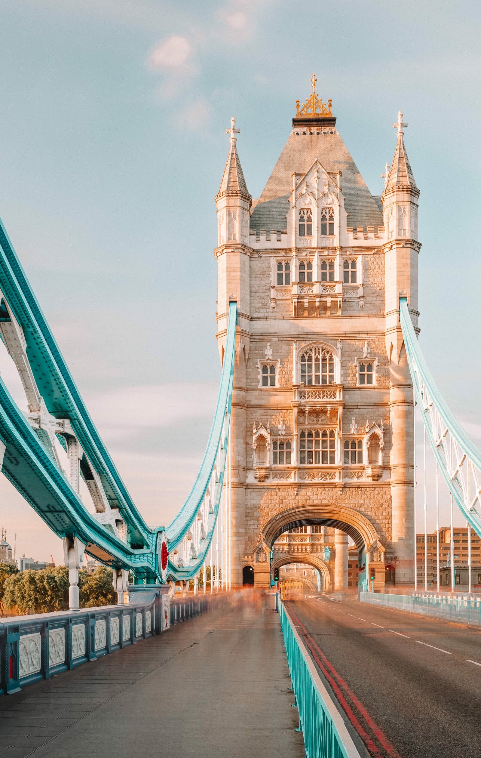 London sightseeing, Travel mistakes, Insider tips, Travel guide, 1600x2520 HD Phone