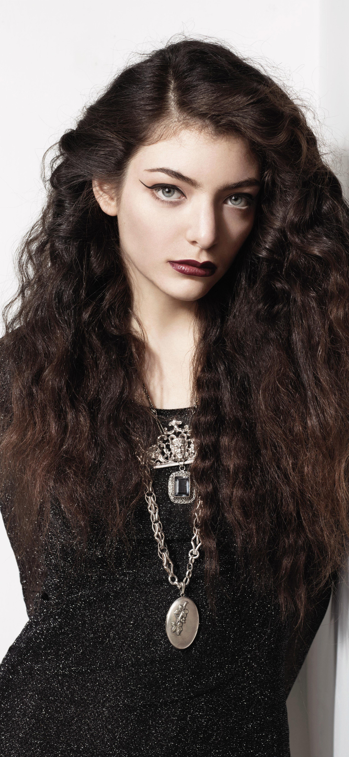 Lorde 2019 iPhone wallpapers, 4K HD images, Stunning backgrounds, iPhone X collection, 1130x2440 HD Phone