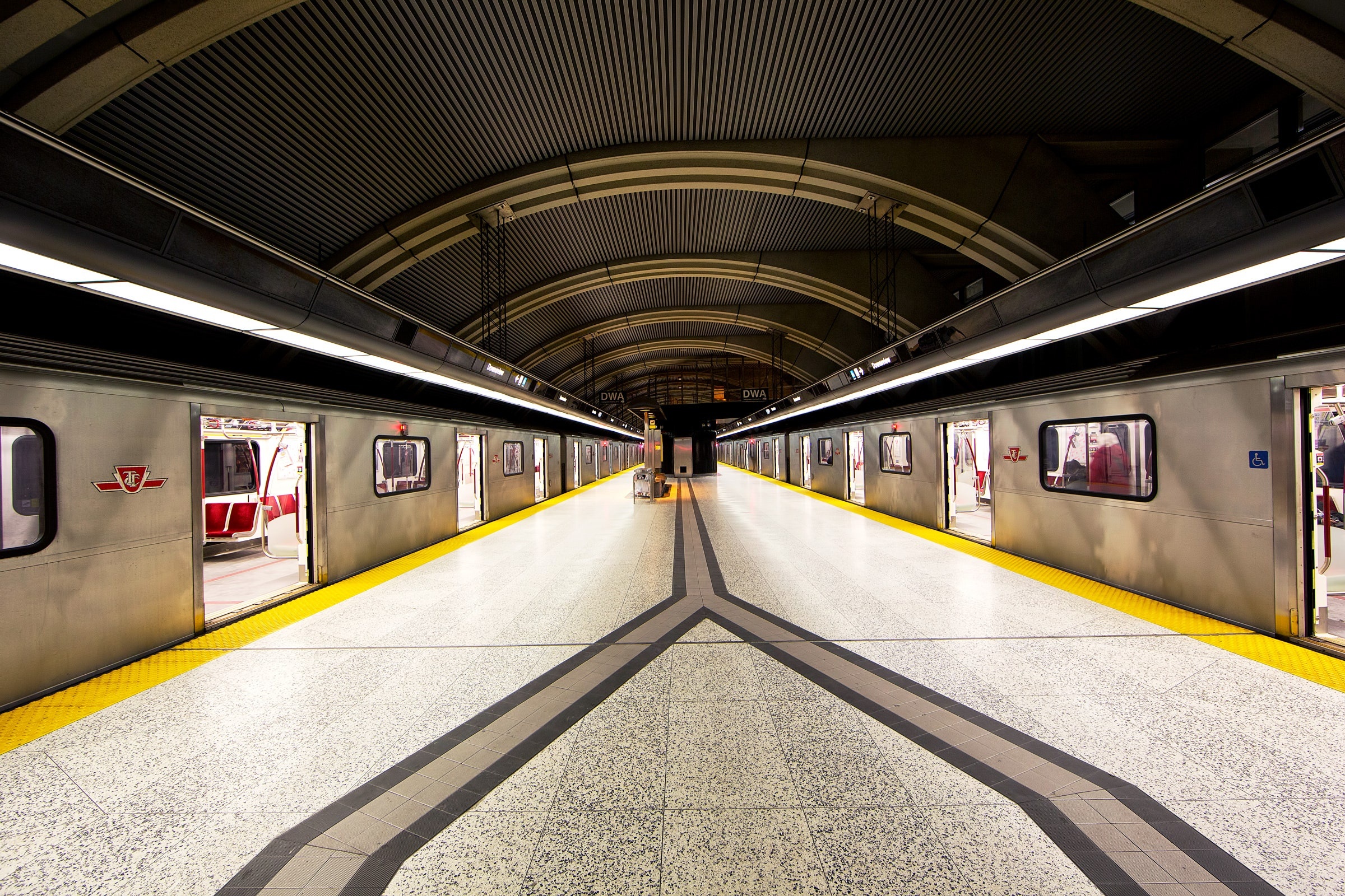 Toronto, Subways Wallpaper, 2400x1600 HD Desktop