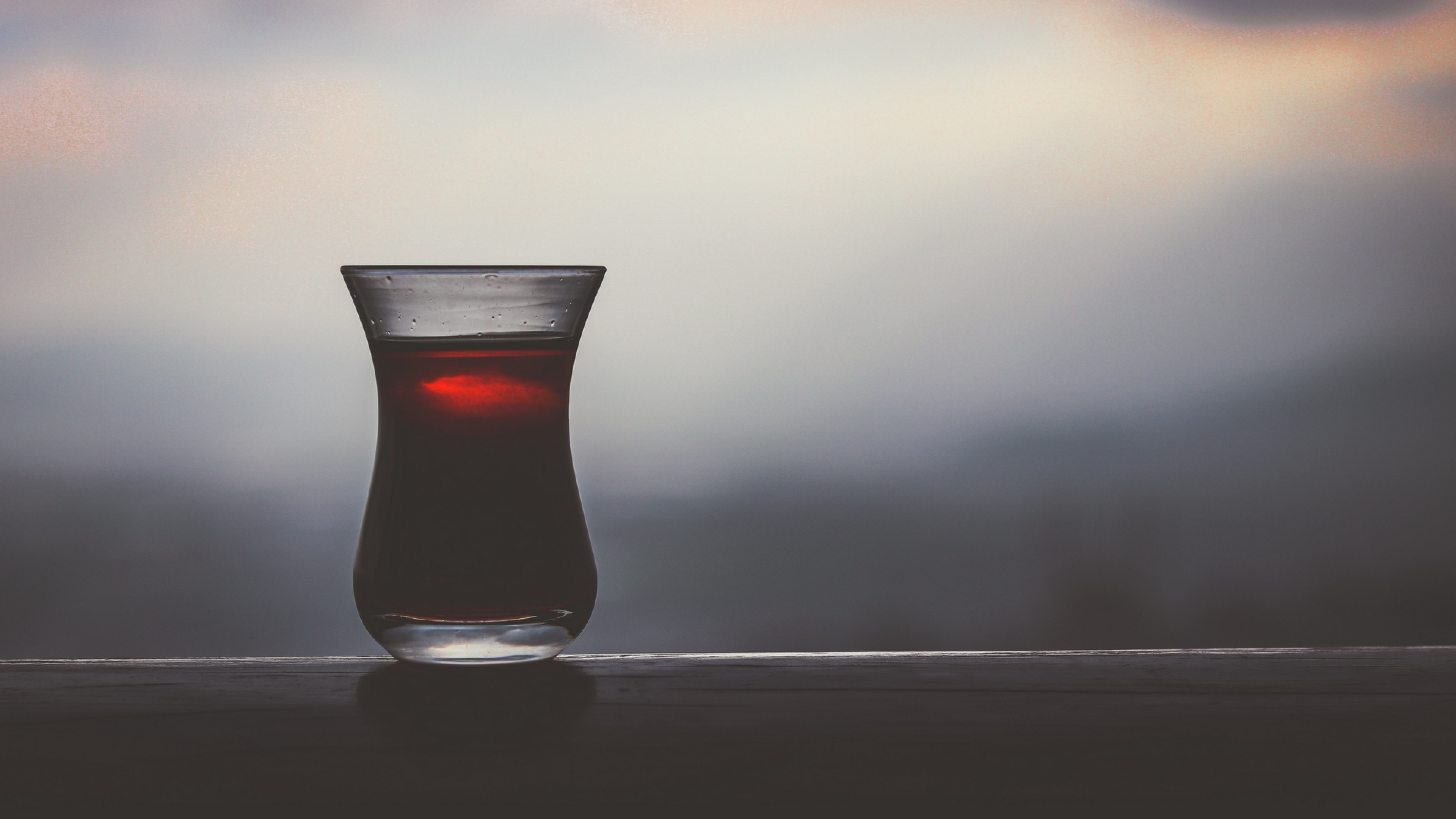Glass of tea, Refreshing, Condensation, Pouring, 3840x2160 4K Desktop
