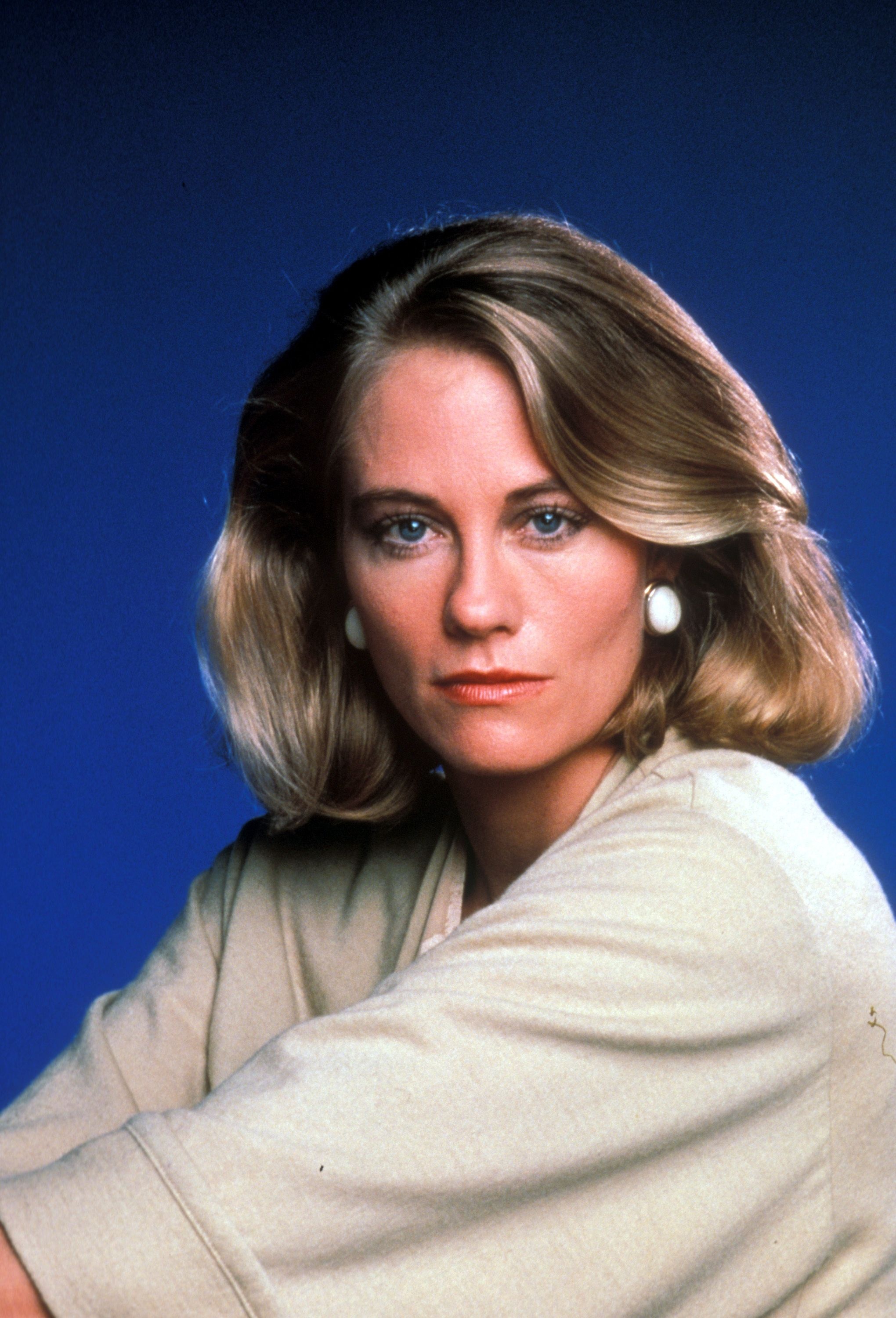 Cybill Shepherd, SR ideas, Famous actresses, Iconic style, 2040x3000 HD Phone