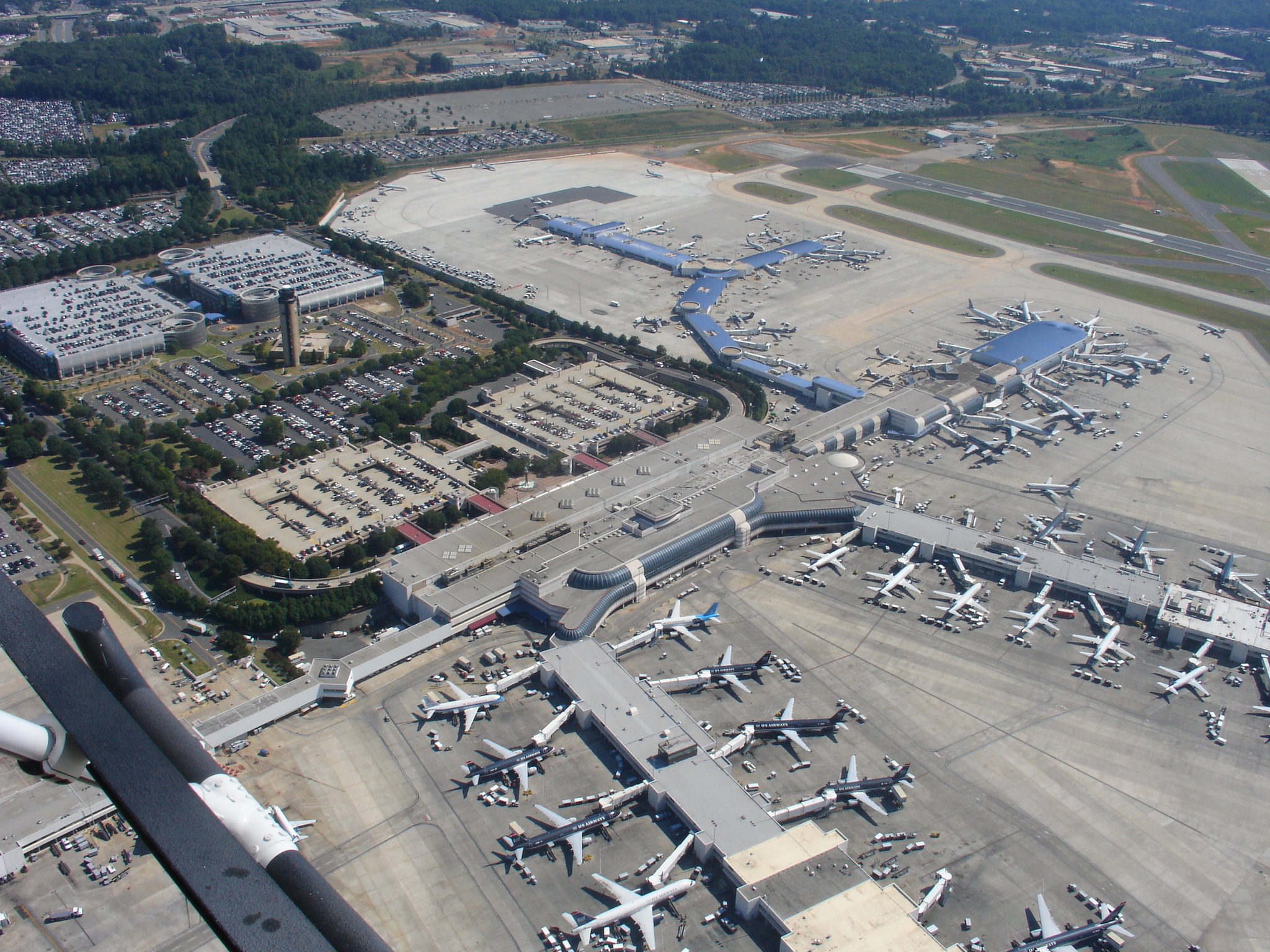 Charlotte Douglas International Airport, Airport partners, Digital parking solution, The Moodie Davitt Report, 2050x1540 HD Desktop