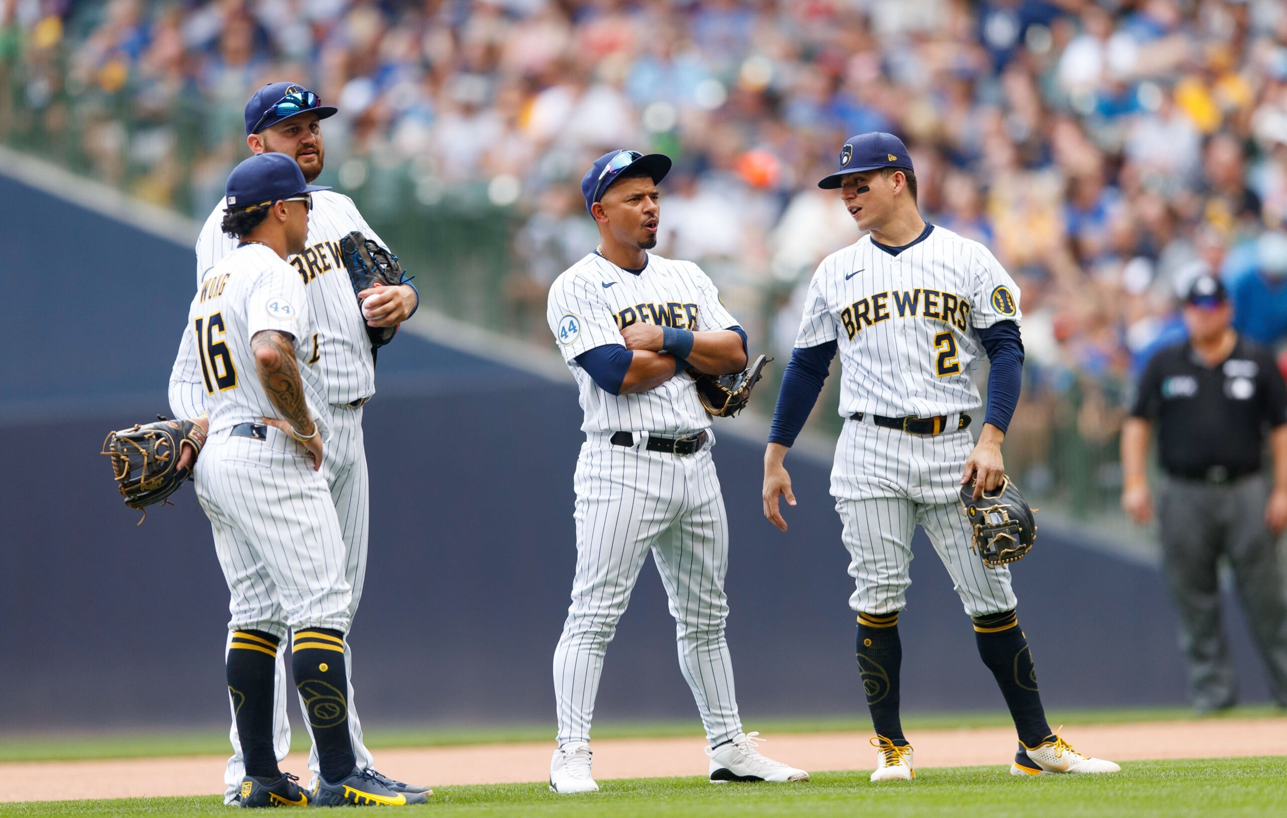 Milwaukee Brewers, Sports infield progress, NL pennant, Baseball contenders, 2560x1630 HD Desktop