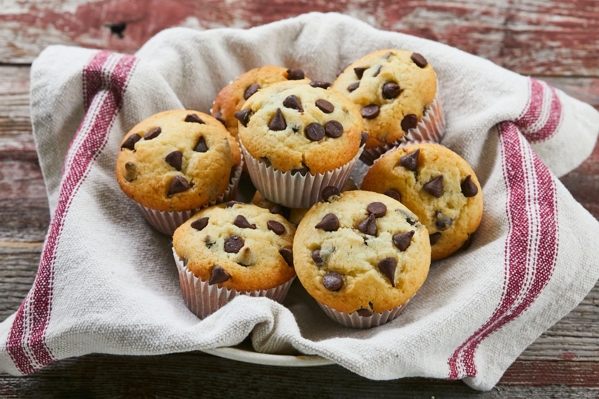 Classic chocolate chip, Moist and fluffy, Perfect muffins, Bigger Bolder Baking, 2050x1370 HD Desktop