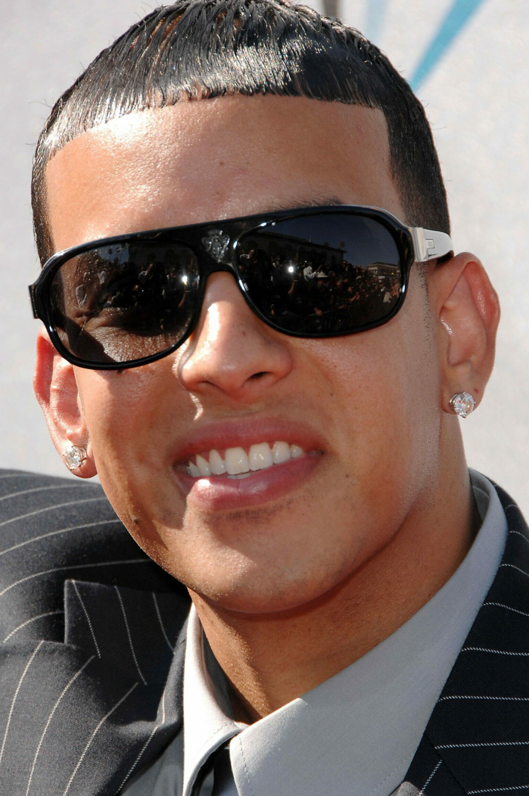 Daddy Yankee, Haircut, Undercut hairstyle, Men's grooming, 1710x2560 HD Phone