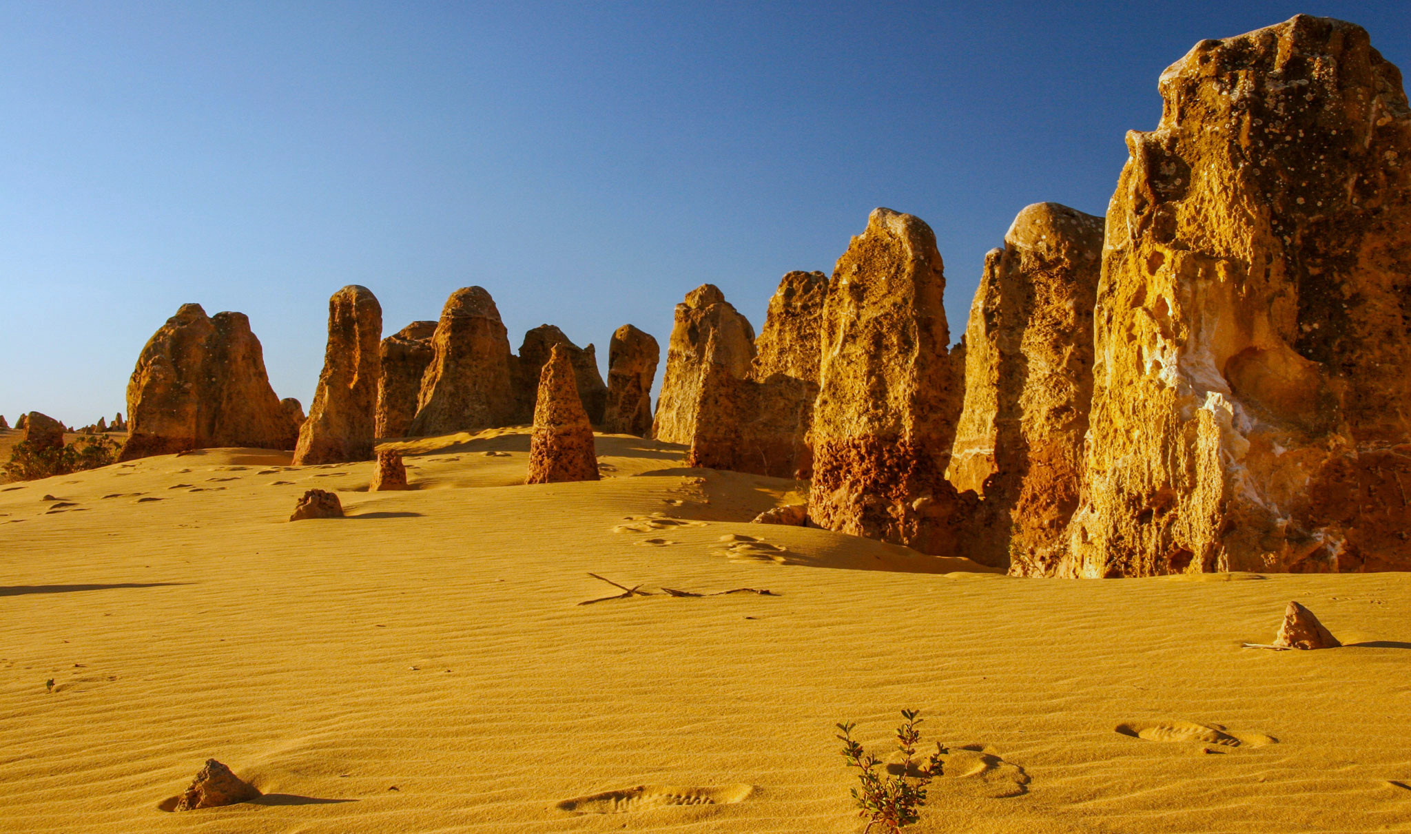 Nambung National Park, Unique rock formations, Natural wonders, Explorers' paradise, 2050x1220 HD Desktop