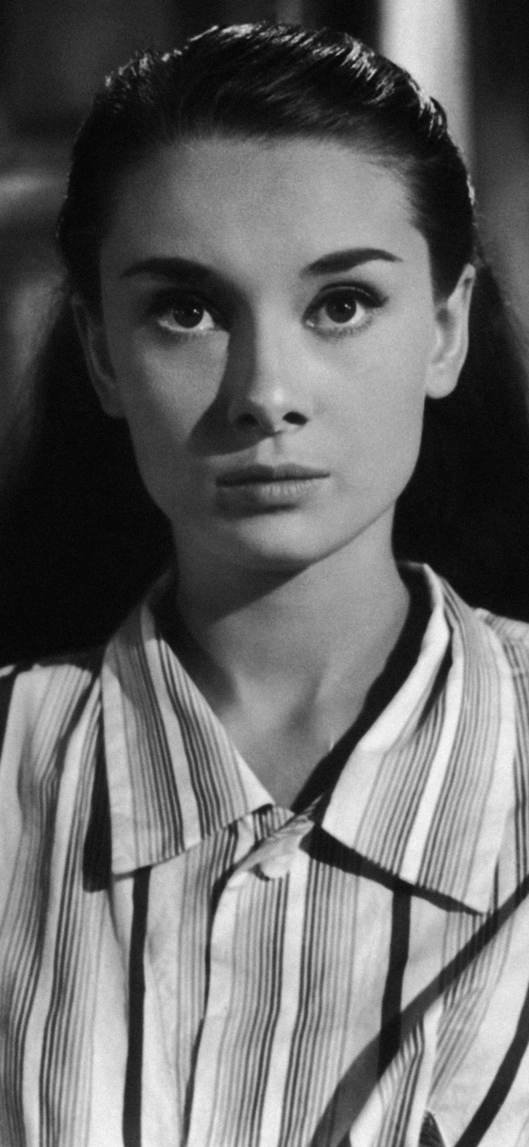 Audrey Hepburn, Iconic movies, Hollywood legend, Timeless beauty, 1080x2340 HD Phone