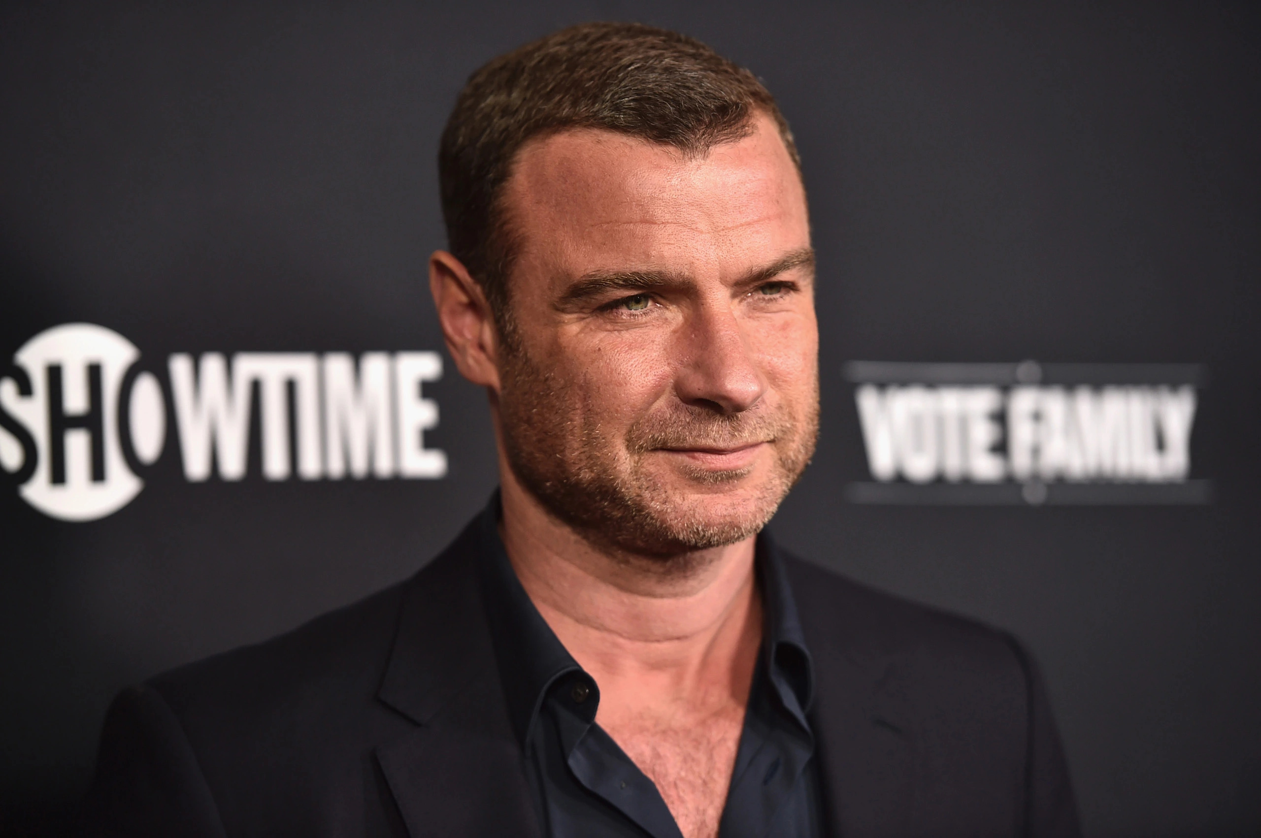 Liev Schreiber, Geocaching explained, Captivating interview, Adventure enthusiast, 2560x1710 HD Desktop