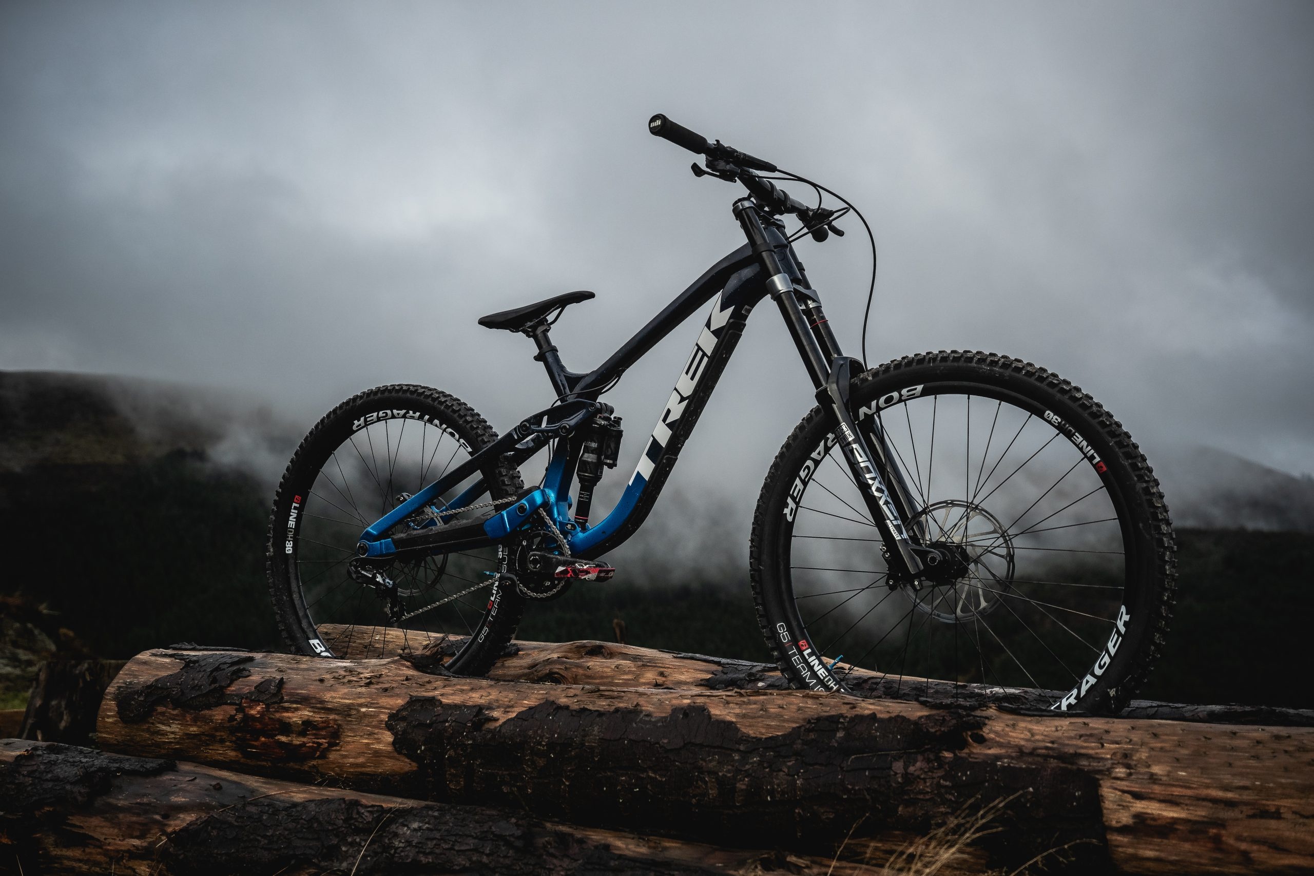 Pivot Cycles, DH frame update, New Session model, Mountain bike news, 2560x1710 HD Desktop