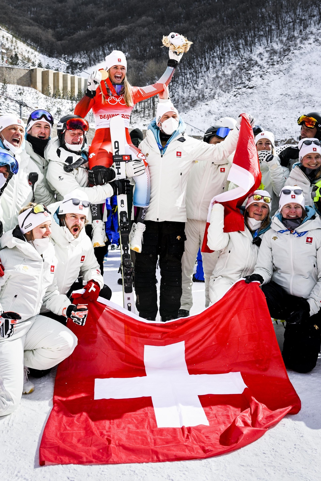 Corinne Suter, Olympic downhill, Gold medal, Goggia, 1370x2050 HD Phone