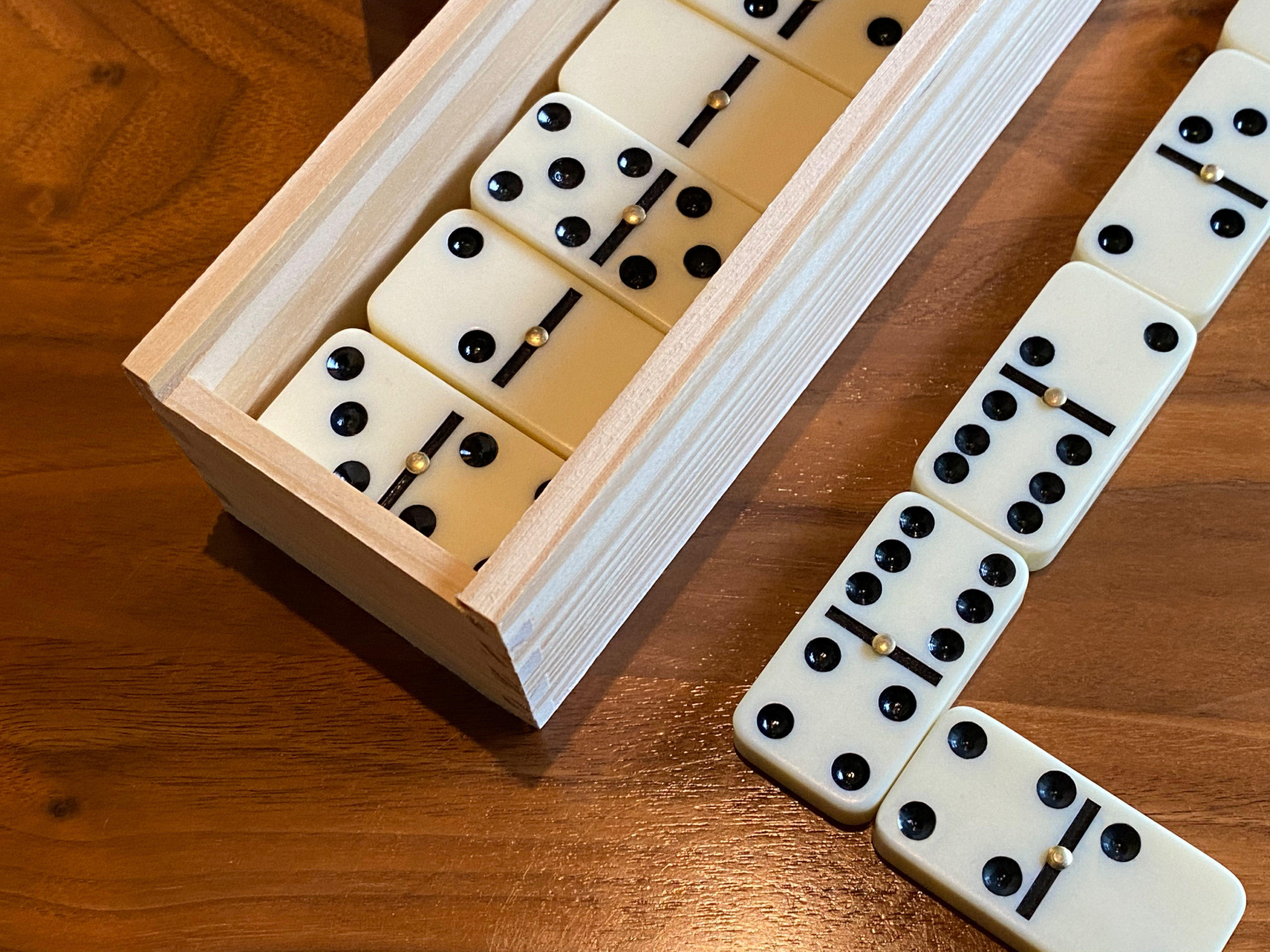 Domino club, Dominoes double six, Brass pins, Wooden box, 2560x1920 HD Desktop