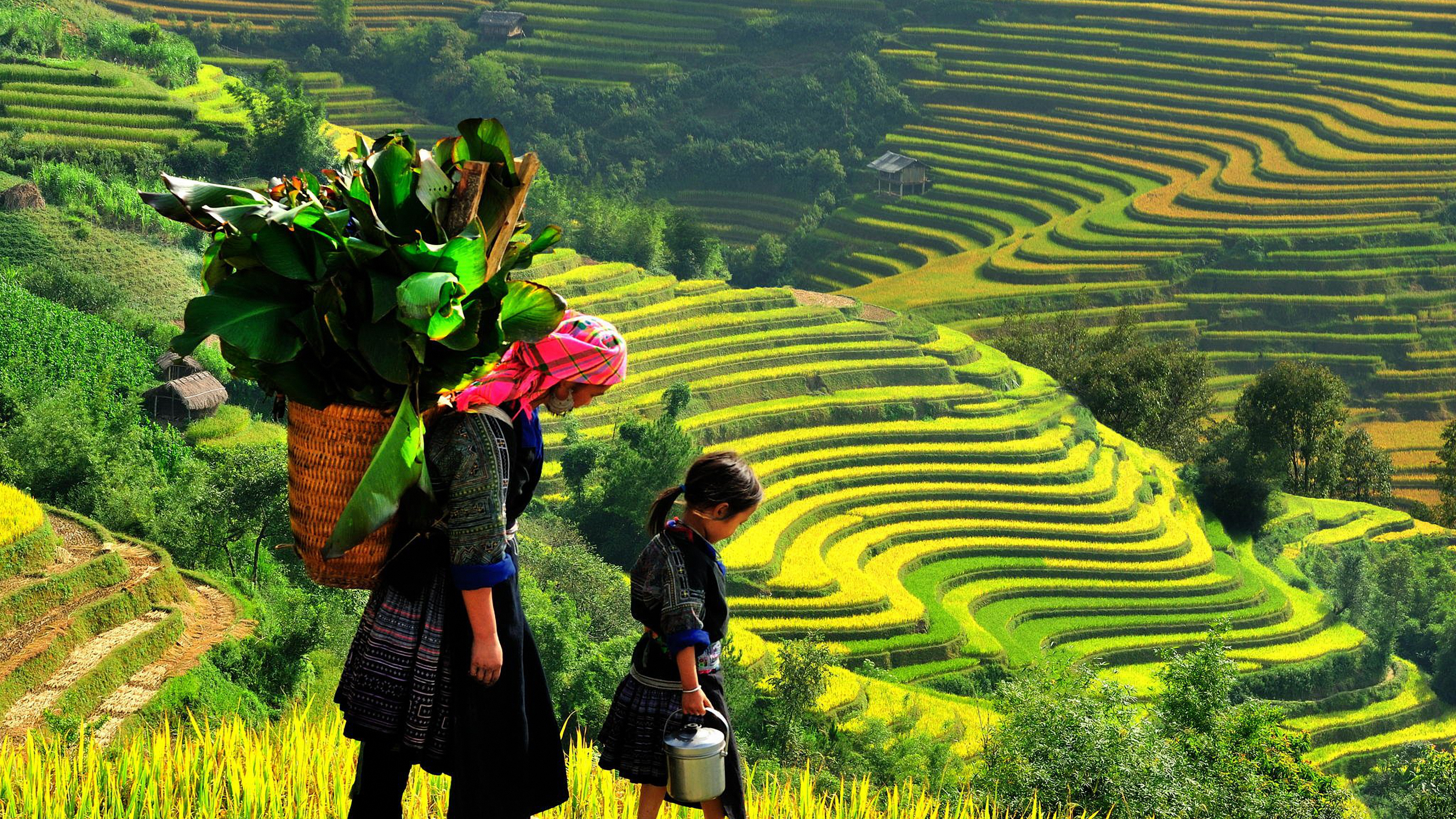 Mother and daughter, Serene stroll, Picture-perfect, Breathtaking vista, 3840x2160 4K Desktop