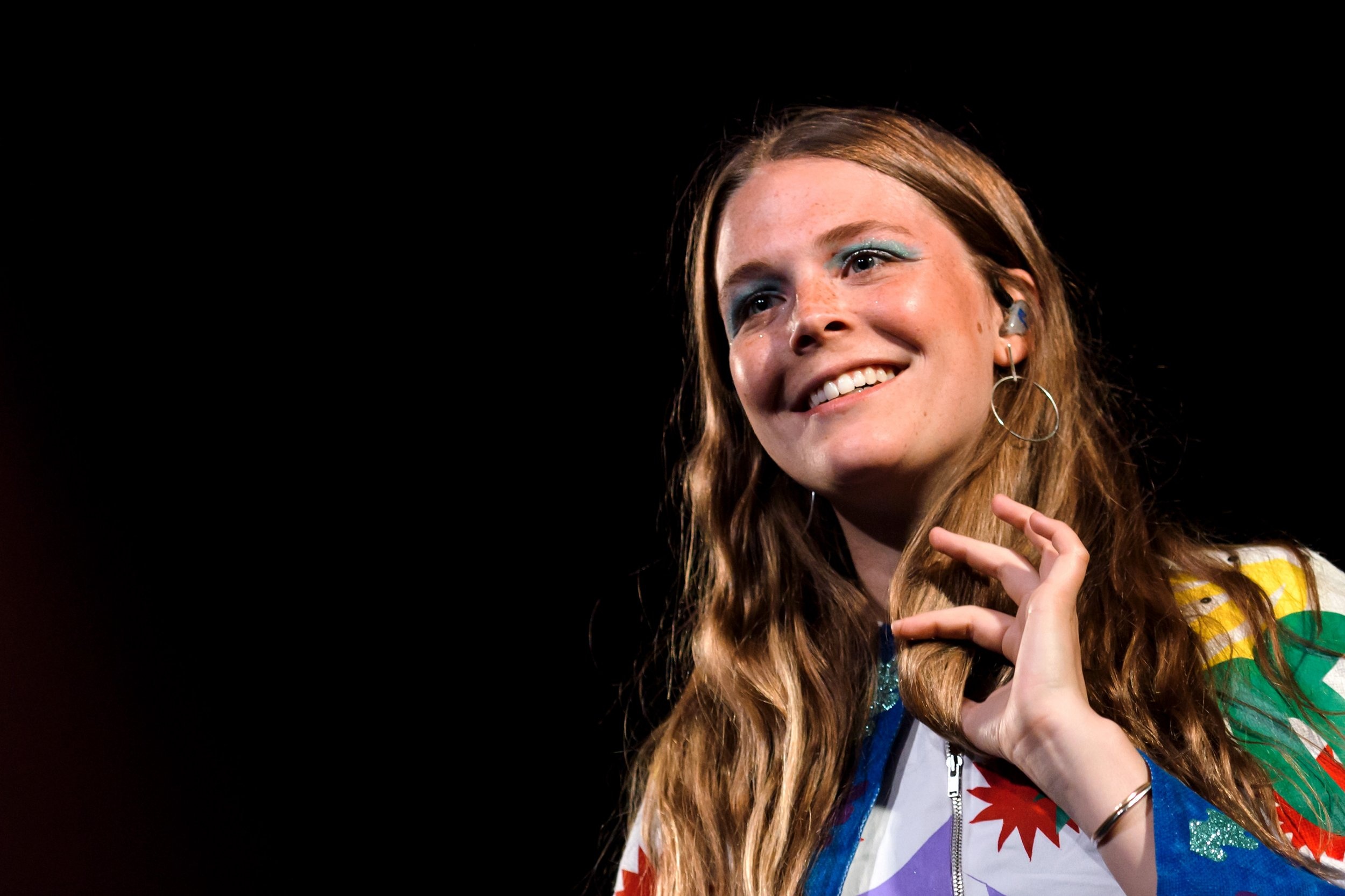 Maggie Rogers, Singer-songwriter, Internet sensation, SNL performance, 2500x1670 HD Desktop