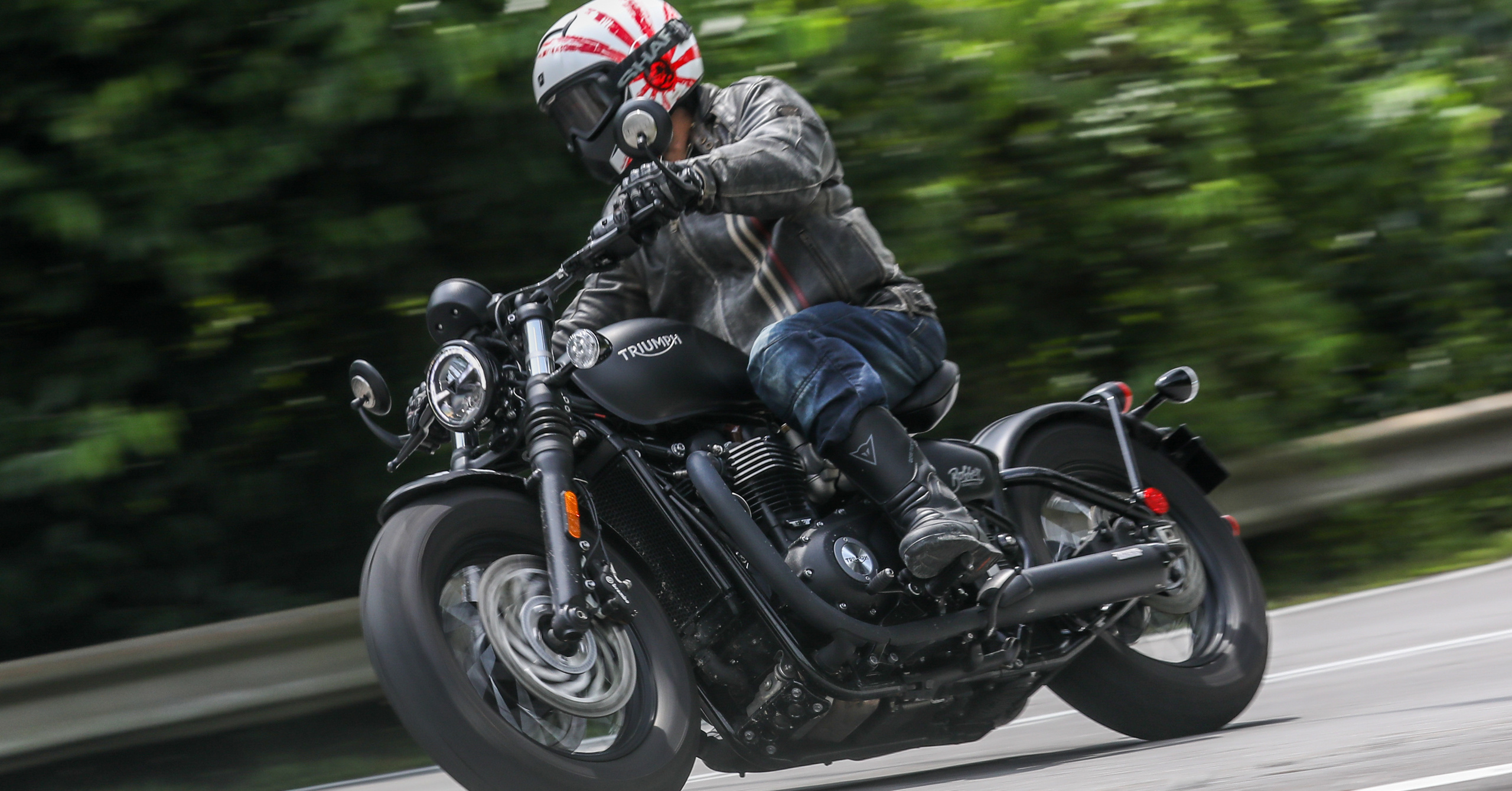 Triumph Bobber, Muscular retro style, Classic ride, Unmatched performance, 2560x1340 HD Desktop