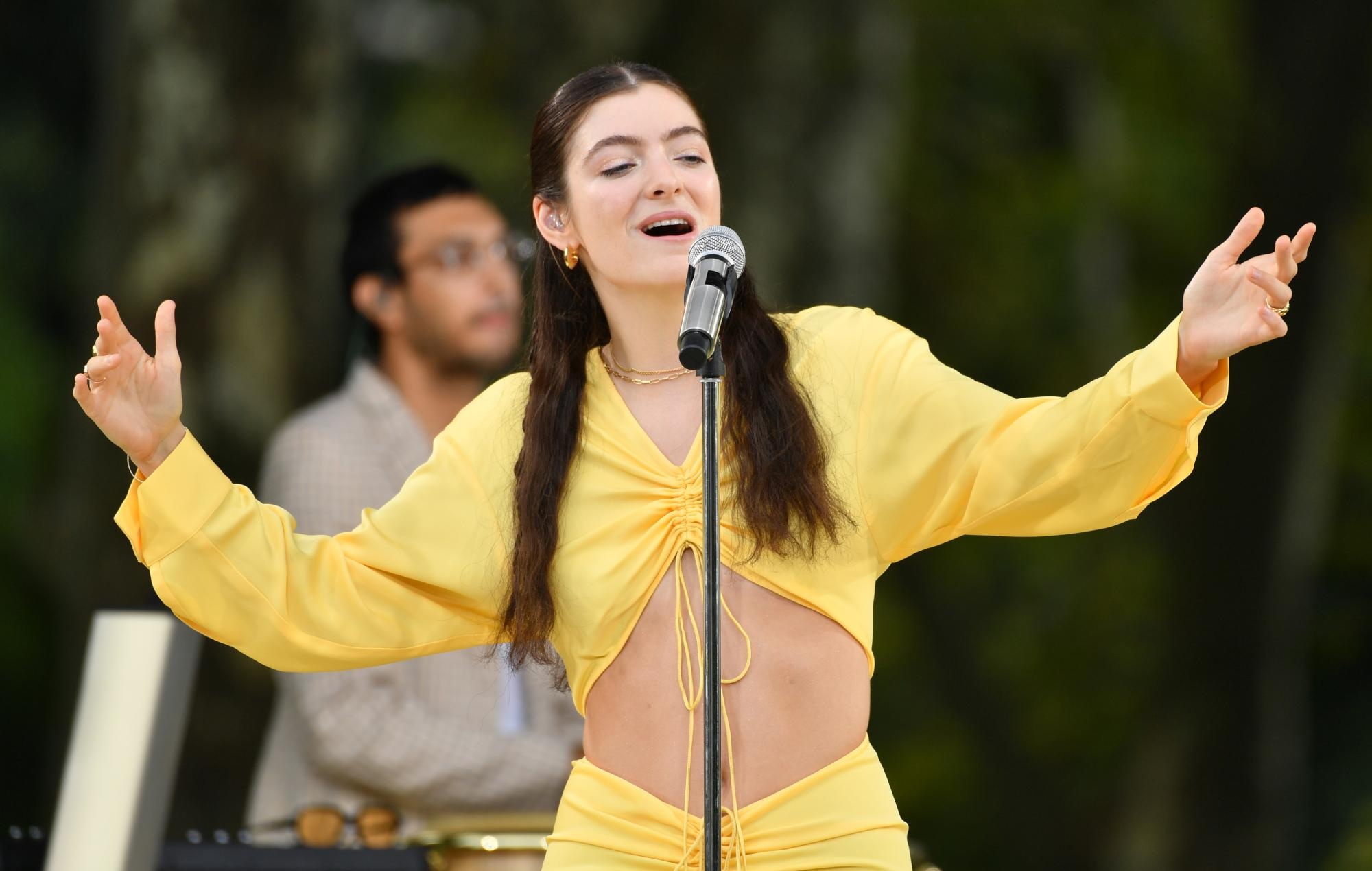 Central Park, Lorde Wallpaper, 2000x1270 HD Desktop