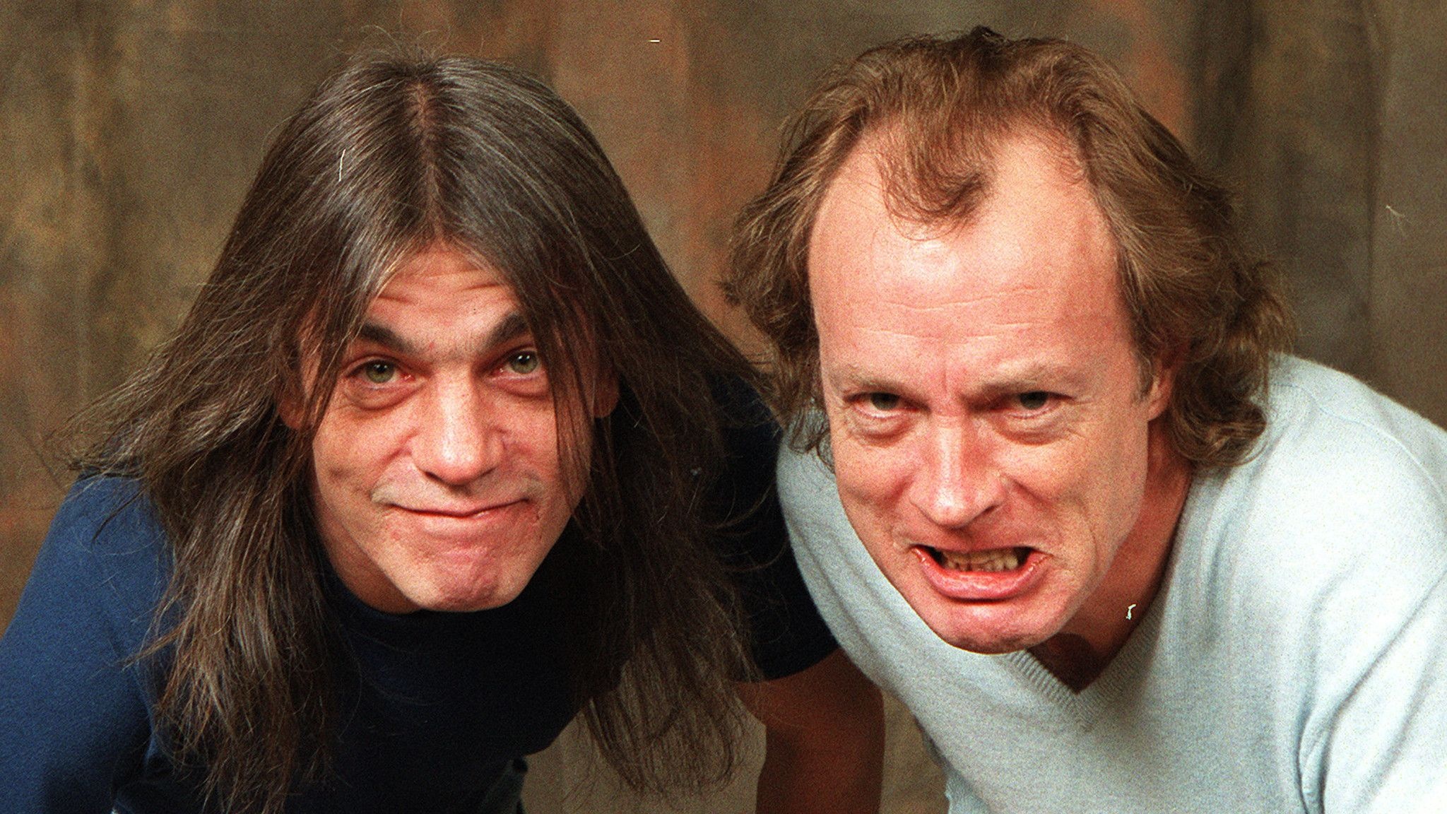 Angus Young, AC/DC legend, Mal tattoo, Famous guitarists, 2050x1160 HD Desktop