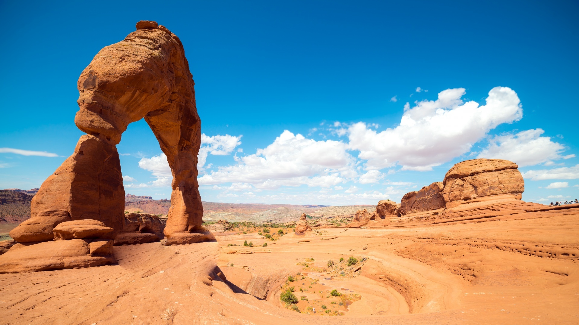 4K wallpaper, Delicate arch, Utah's landmark, Cloudy atmosphere, 1920x1080 Full HD Desktop