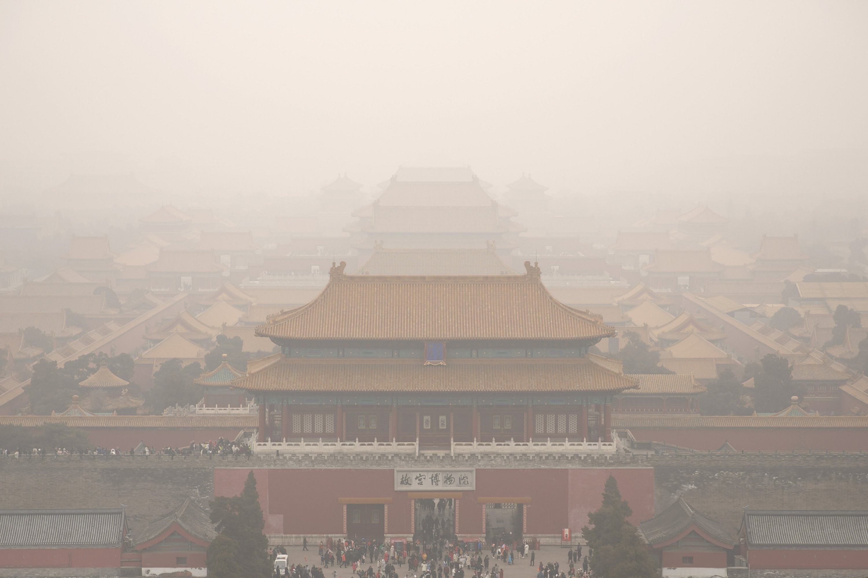 SUV on grounds, Beijing's Forbidden City, Outrage news, 3000x2000 HD Desktop