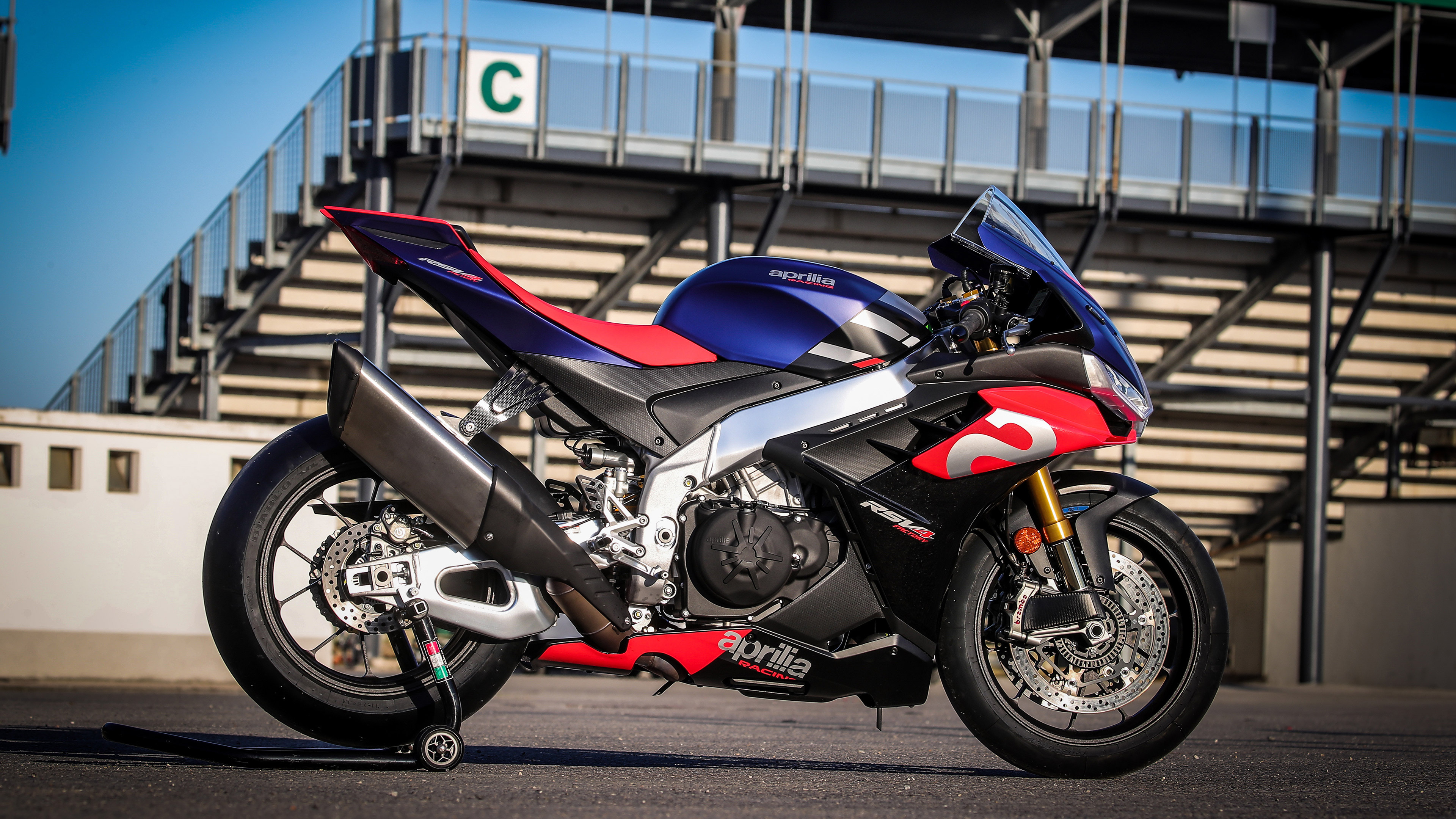 Aprilia RSV4, Unmatched performance, Cutting-edge technology, Futuristic design, 3840x2160 4K Desktop