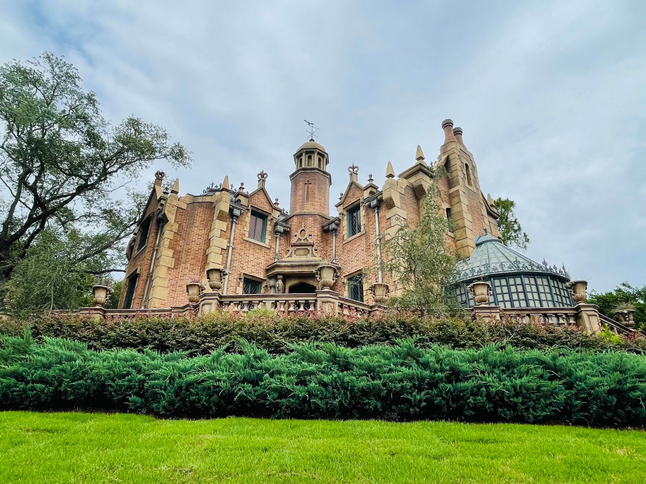 Magic Kingdom Theme Park, Haunted Mansion Wallpaper, 2560x1920 HD Desktop
