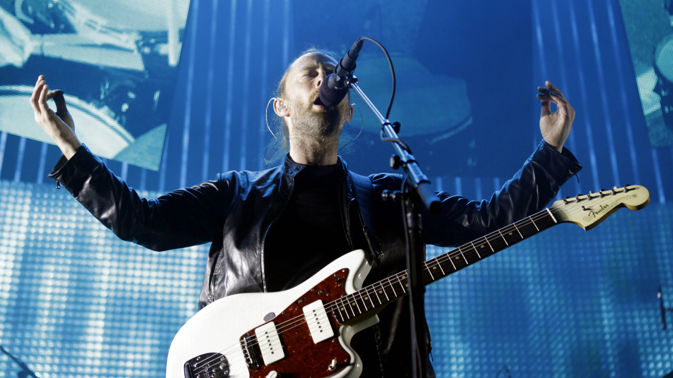 Thom Yorke, Band dynamics, Johnny Greenwood interaction, Fan encounter, 2560x1440 HD Desktop