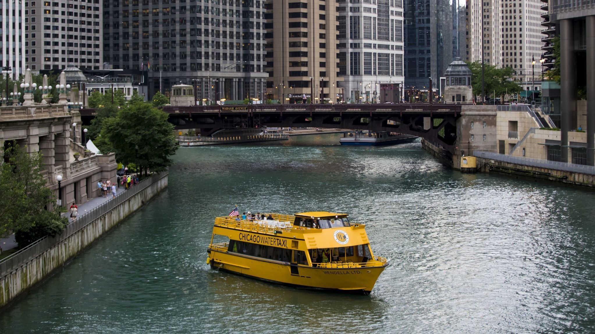 Water taxis, New riverfront developments, Chicago Tribune, 2050x1150 HD Desktop