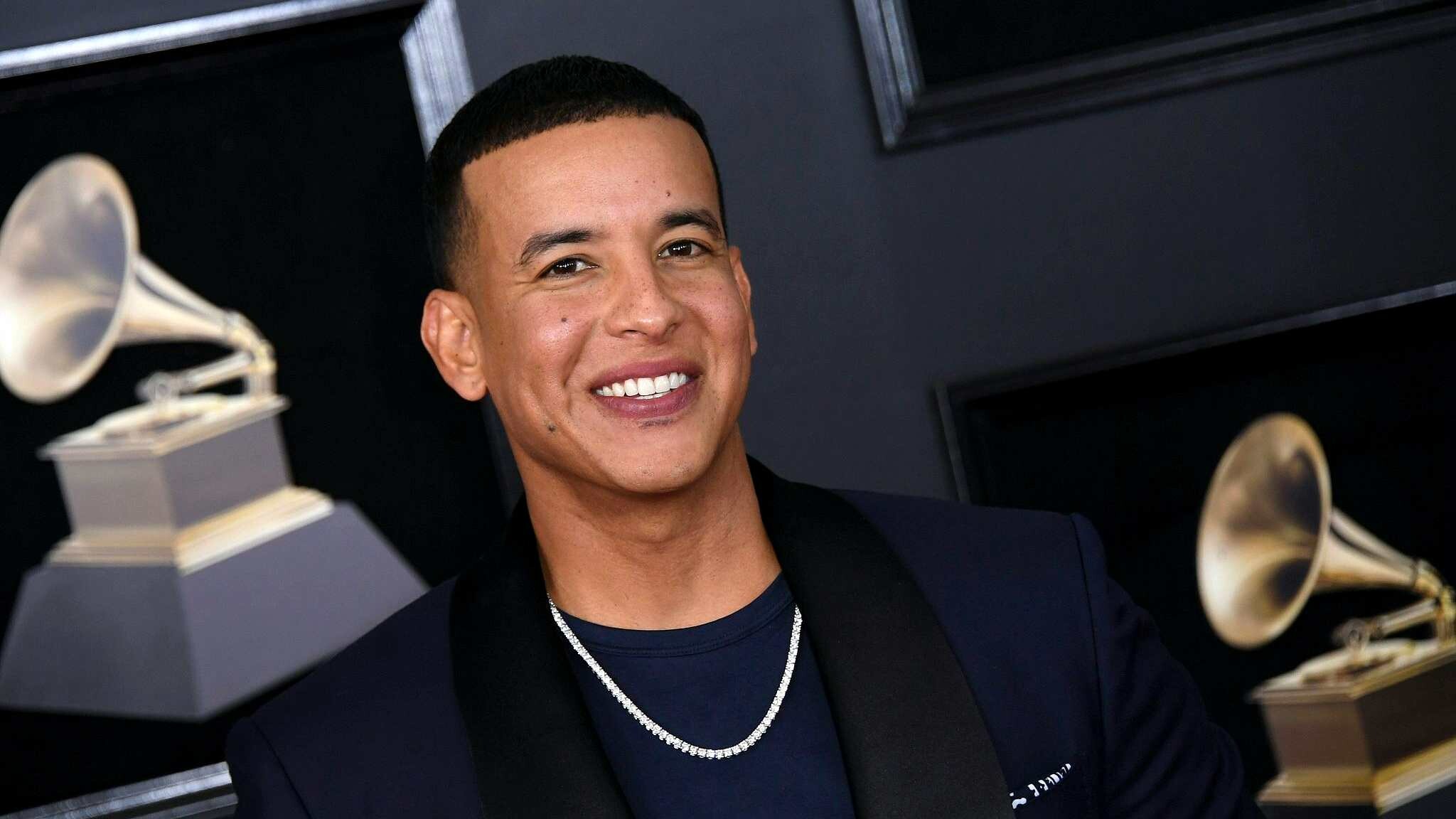 Daddy Yankee, Robbed, Million euros, Jewels, 2050x1160 HD Desktop