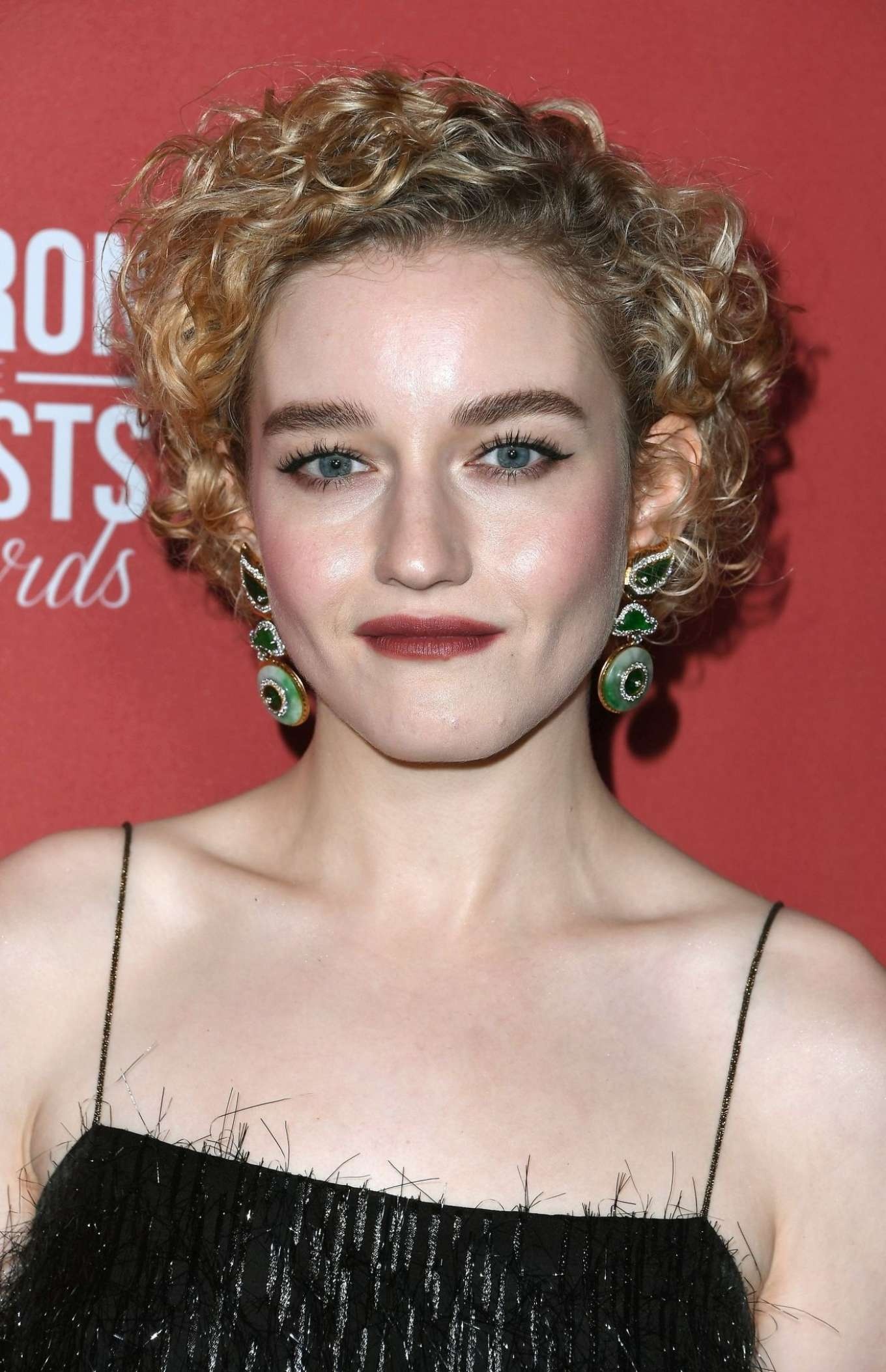 Julia Garner, Hollywood actress, Talent at work, Rising star, 1360x2110 HD Phone