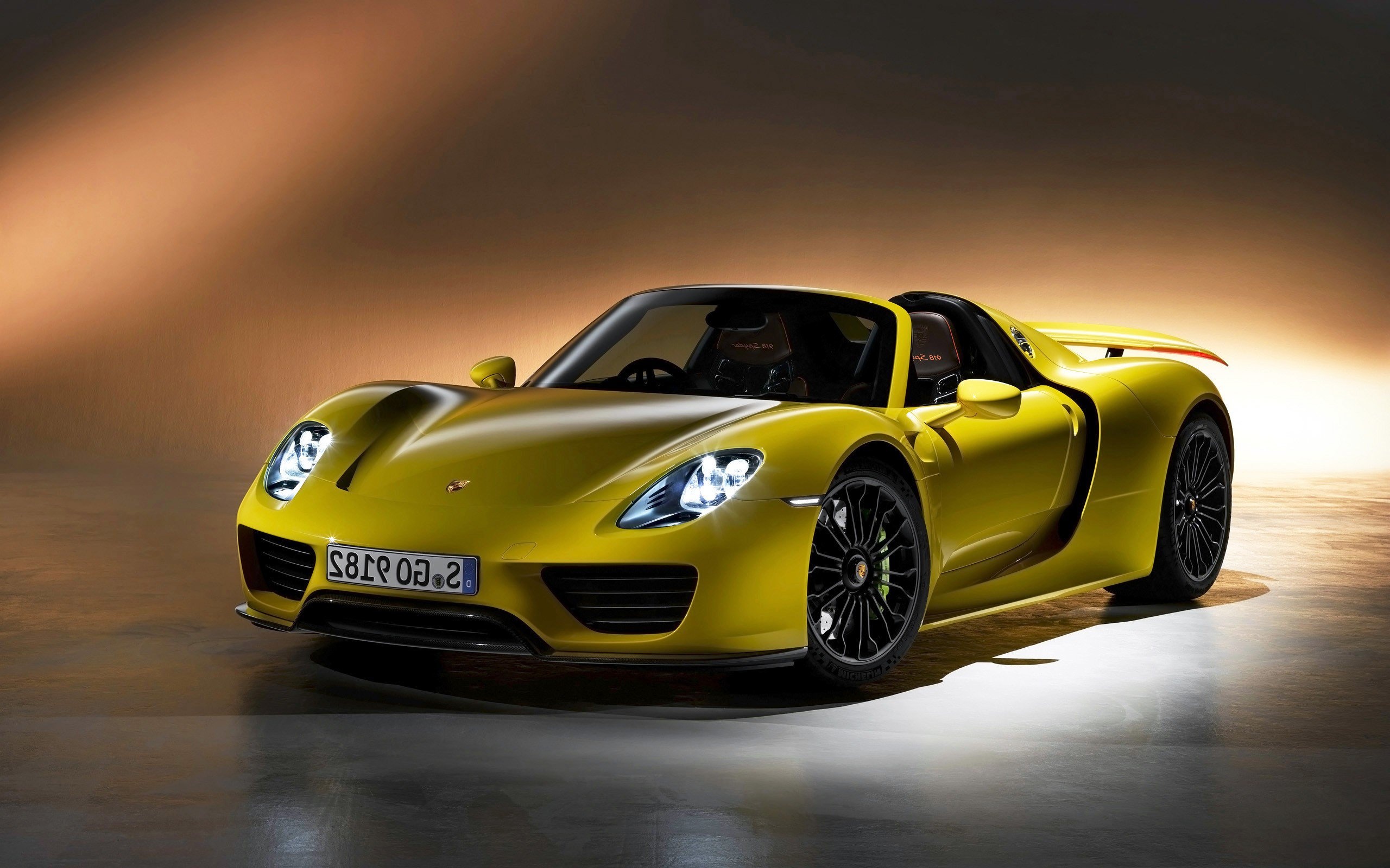 Porsche 918 Spyder, Illuminated LED headlights, Reflective studio floor, HD Desktop wallpaper