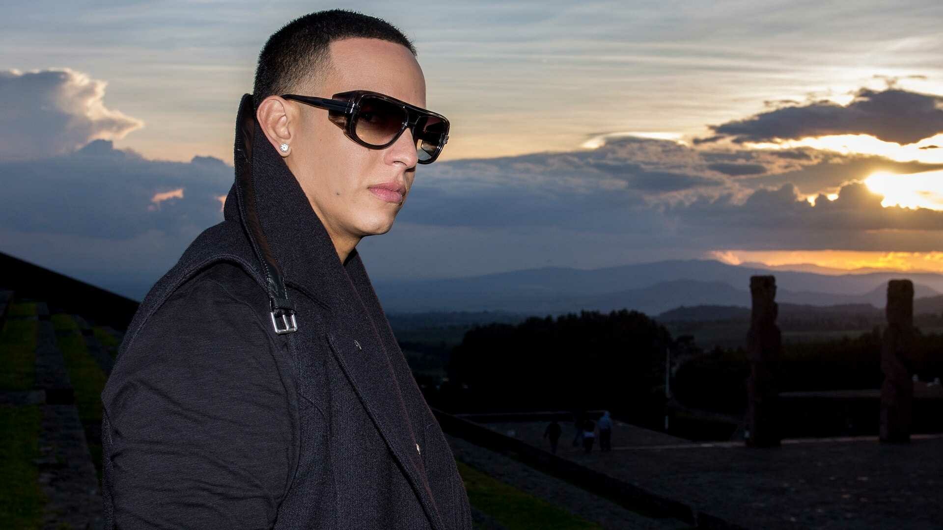Daddy Yankee, Energetic performances, Vibrant visuals, Music icon, 1920x1080 Full HD Desktop