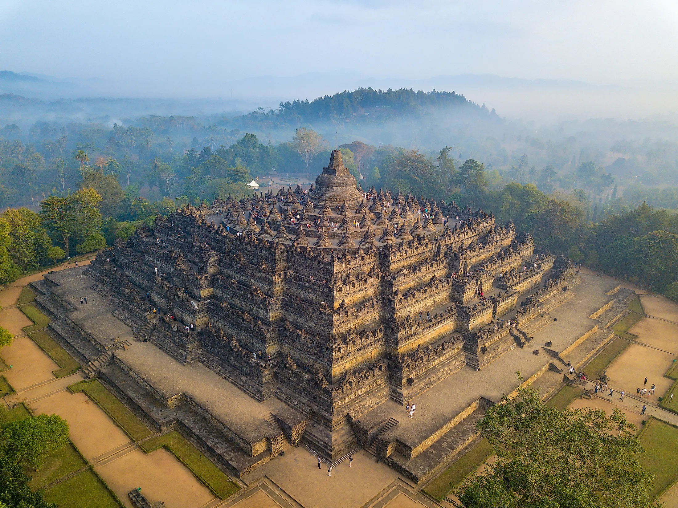 Magnificent borobudur temple indonesia, Temple indonesia worldatlas, Indonesia worldatlas borobudur, Worldatlas borobudur temple, 2200x1650 HD Desktop