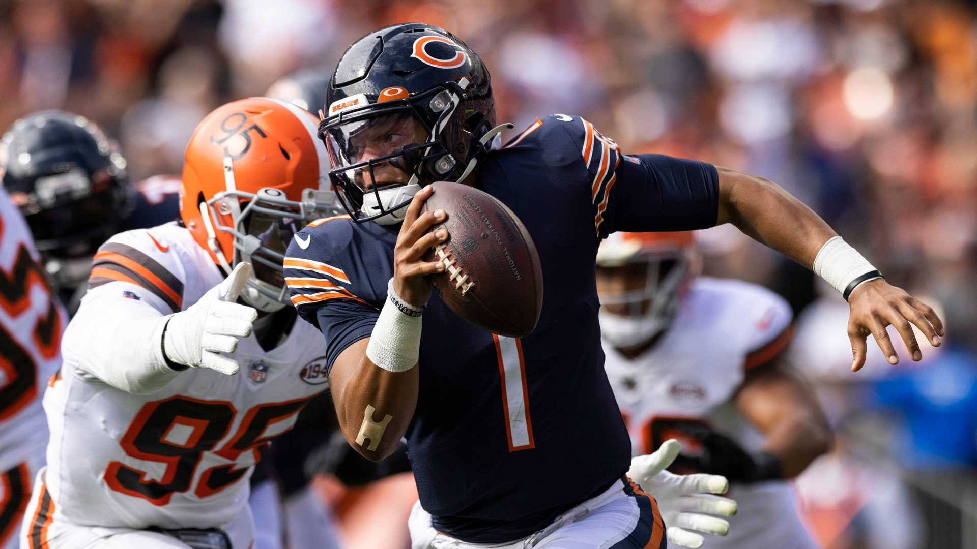 Chicago Bears, Justin Fields, Impressive quarterback, Promising future, 1920x1080 Full HD Desktop