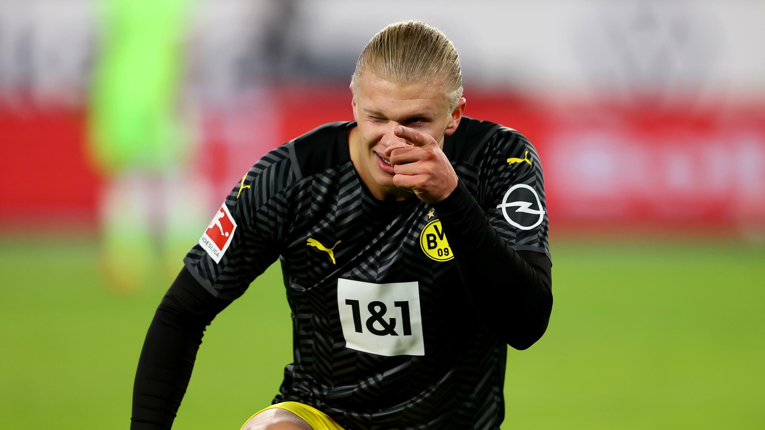 Erling Haaland, Female fan incident, BVB star, Eurosport reaction, 2560x1440 HD Desktop