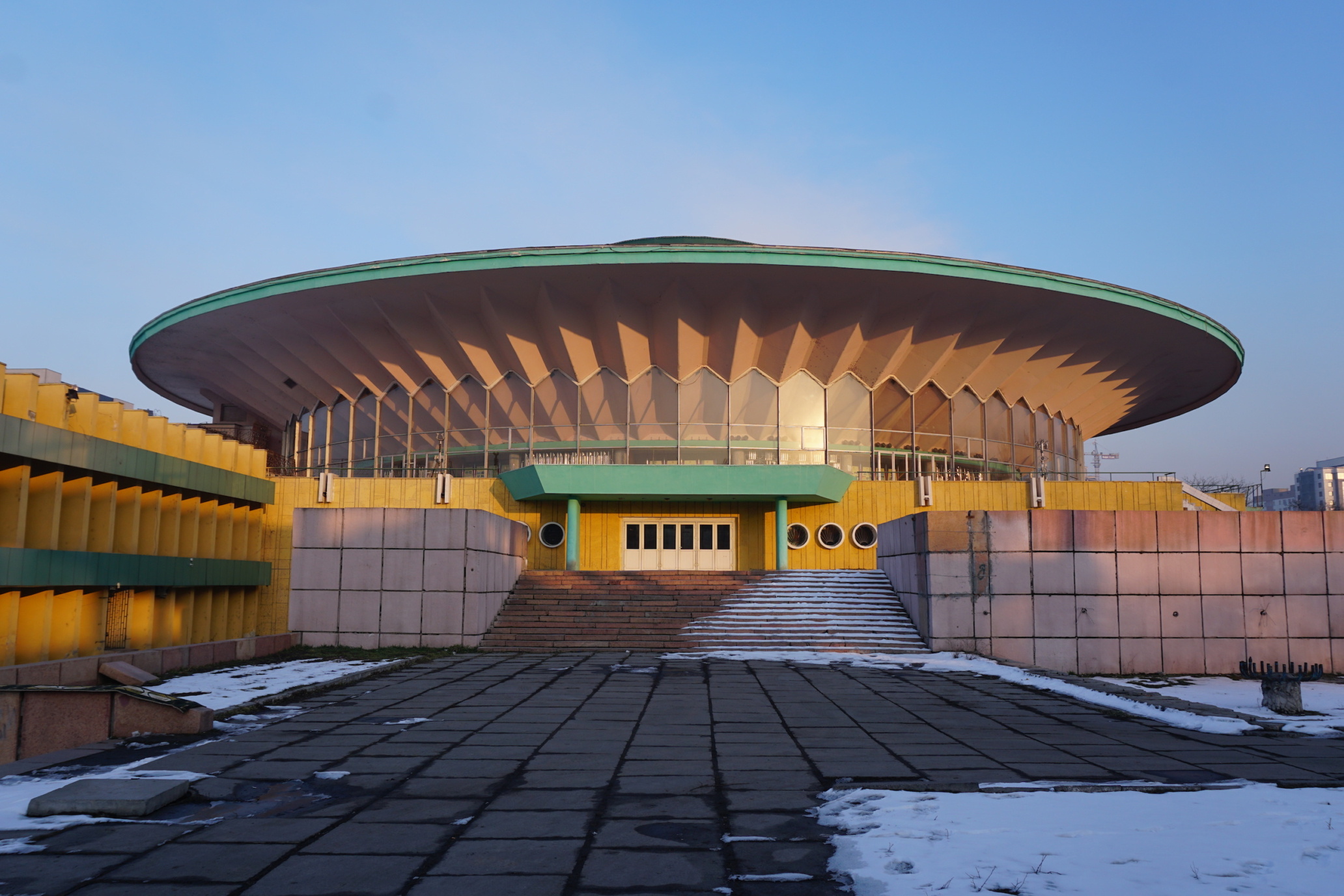 Bishkek circus, Tuda, 2070x1380 HD Desktop