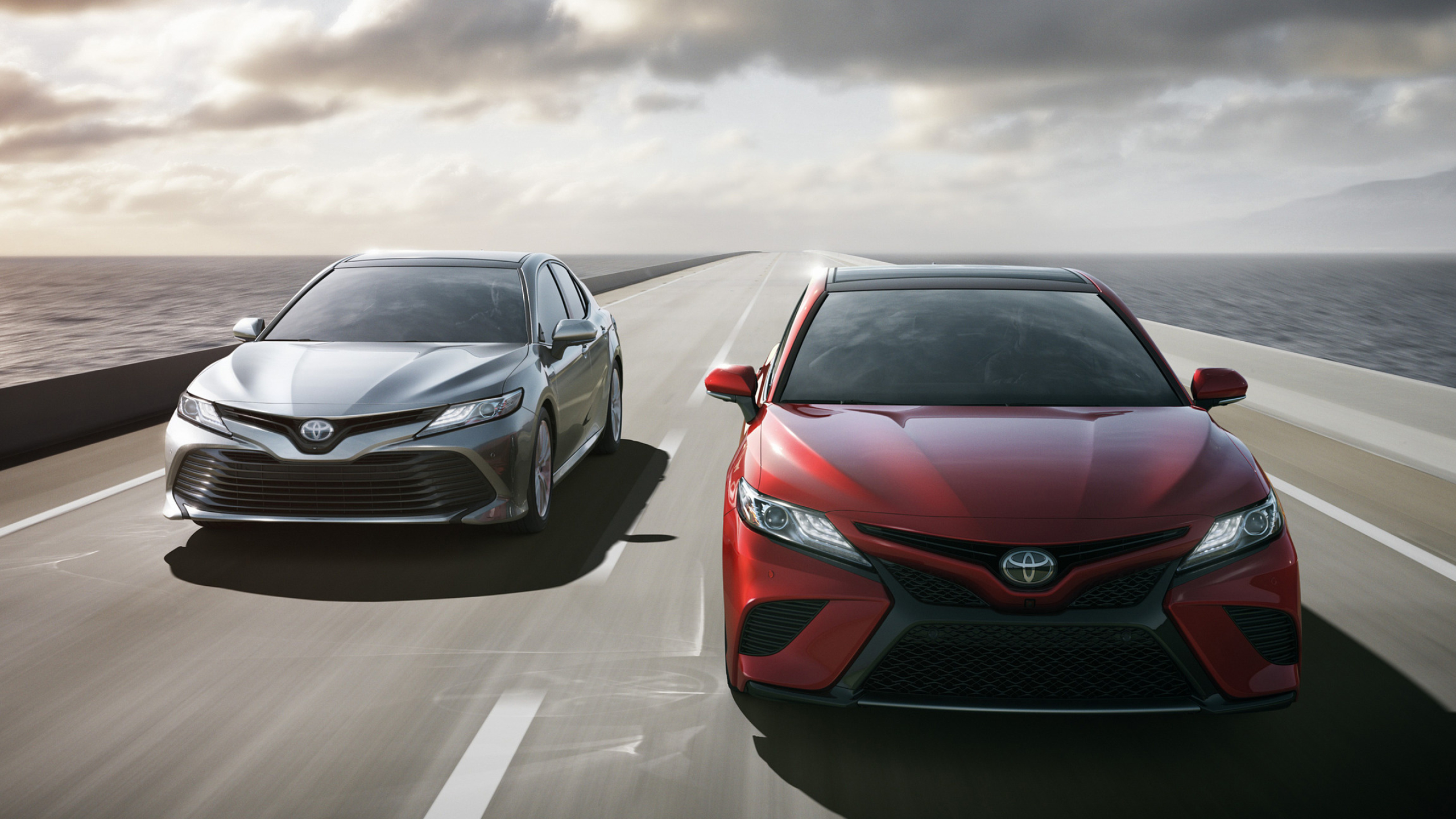 XSE vs. XLE Hybrid, Toyota Camry Wallpaper, 2560x1440 HD Desktop