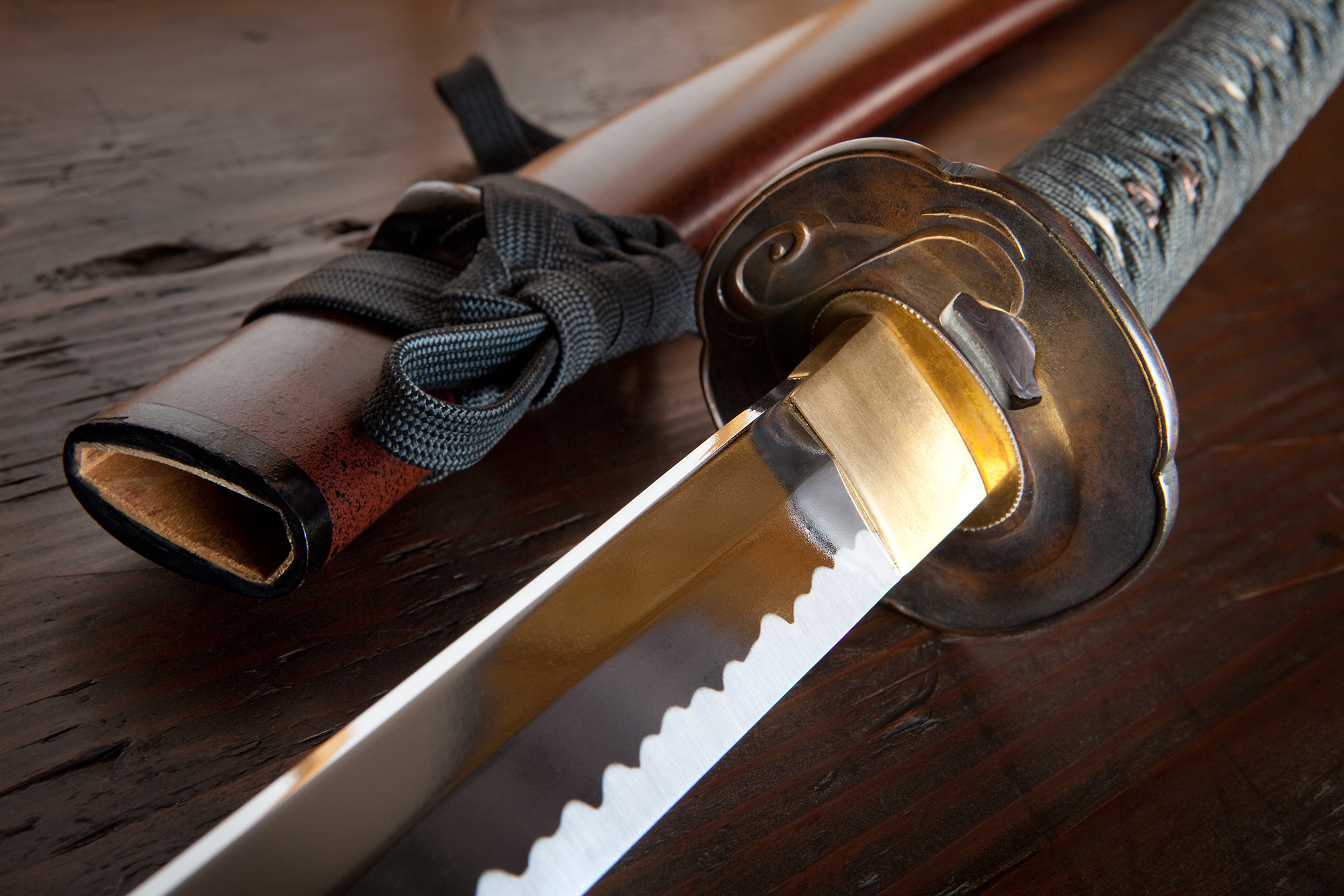 Katana blade with hamon, Bronze tsuba and habaki, Lacquered saya with sageo, HD Desktop wallpaper