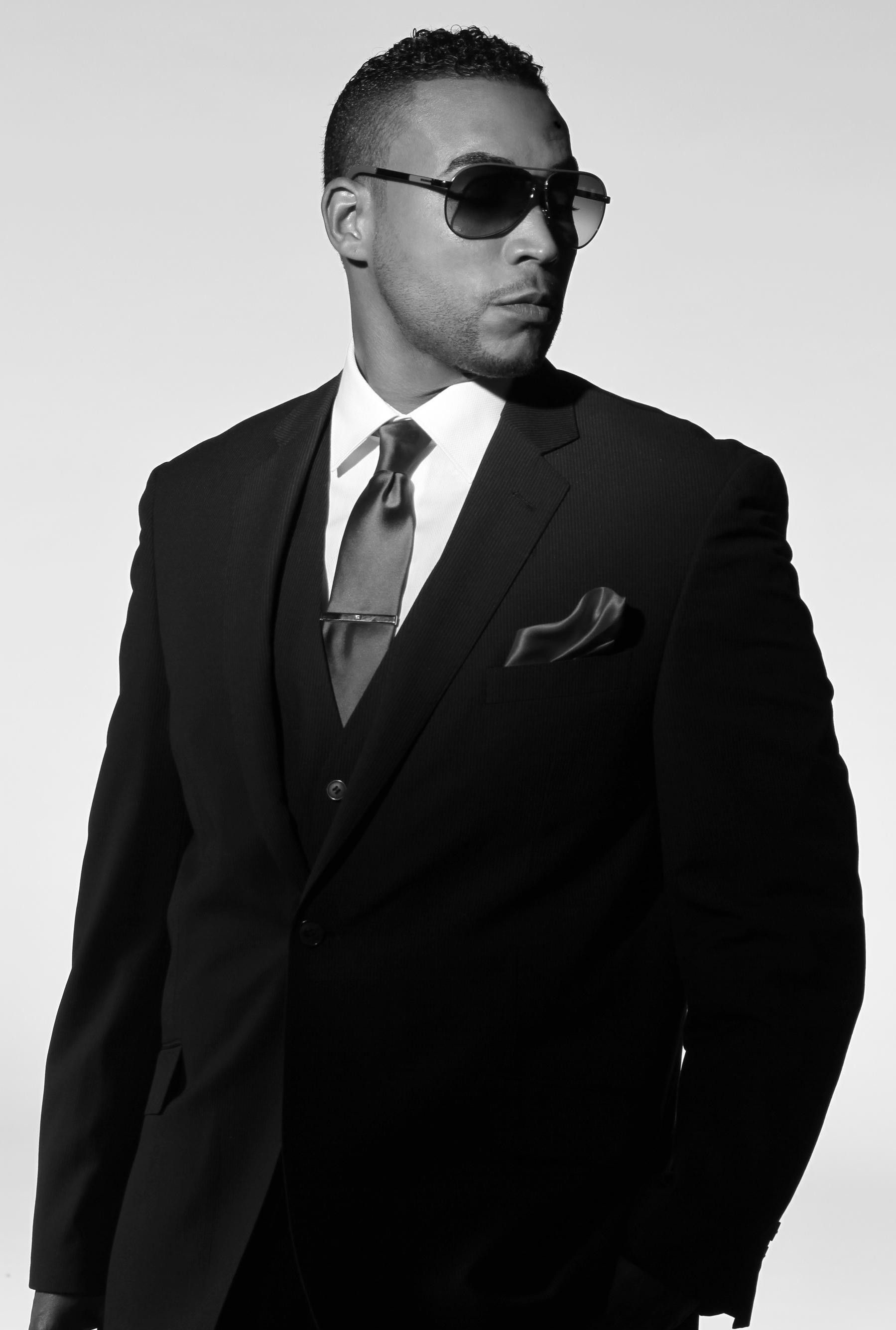 Don Omar, Reggaeton sensation, Don Omar wallpapers, Latin music icon, 1800x2670 HD Phone