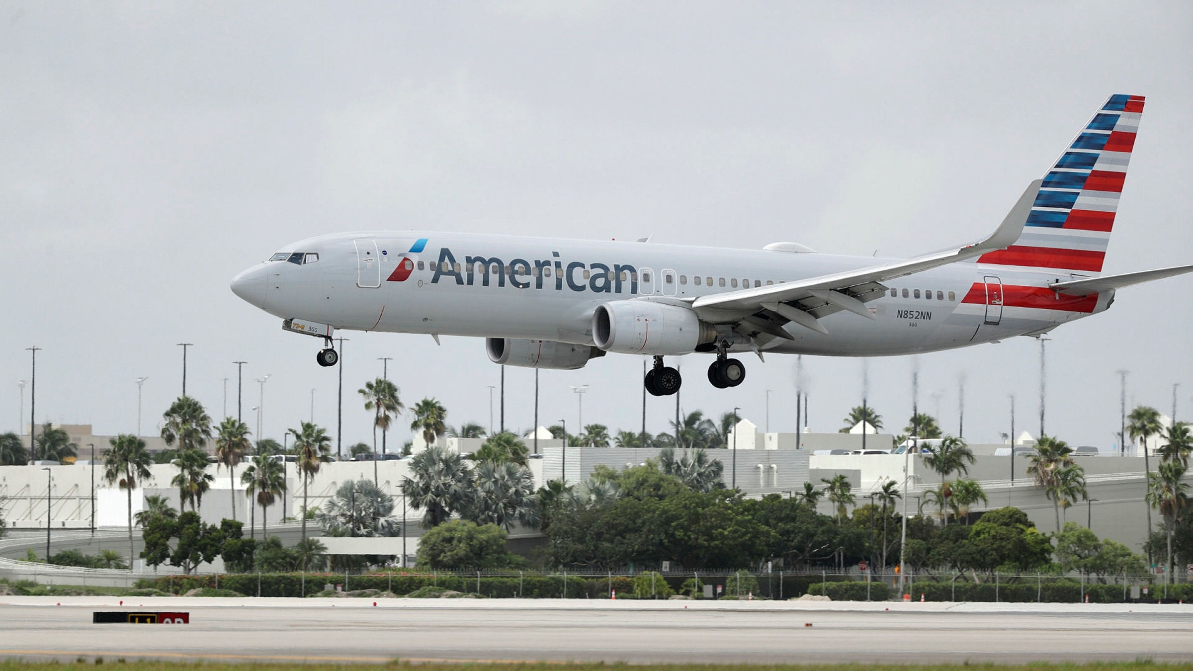 American Airlines, Carrier sale, 2400x1350 HD Desktop
