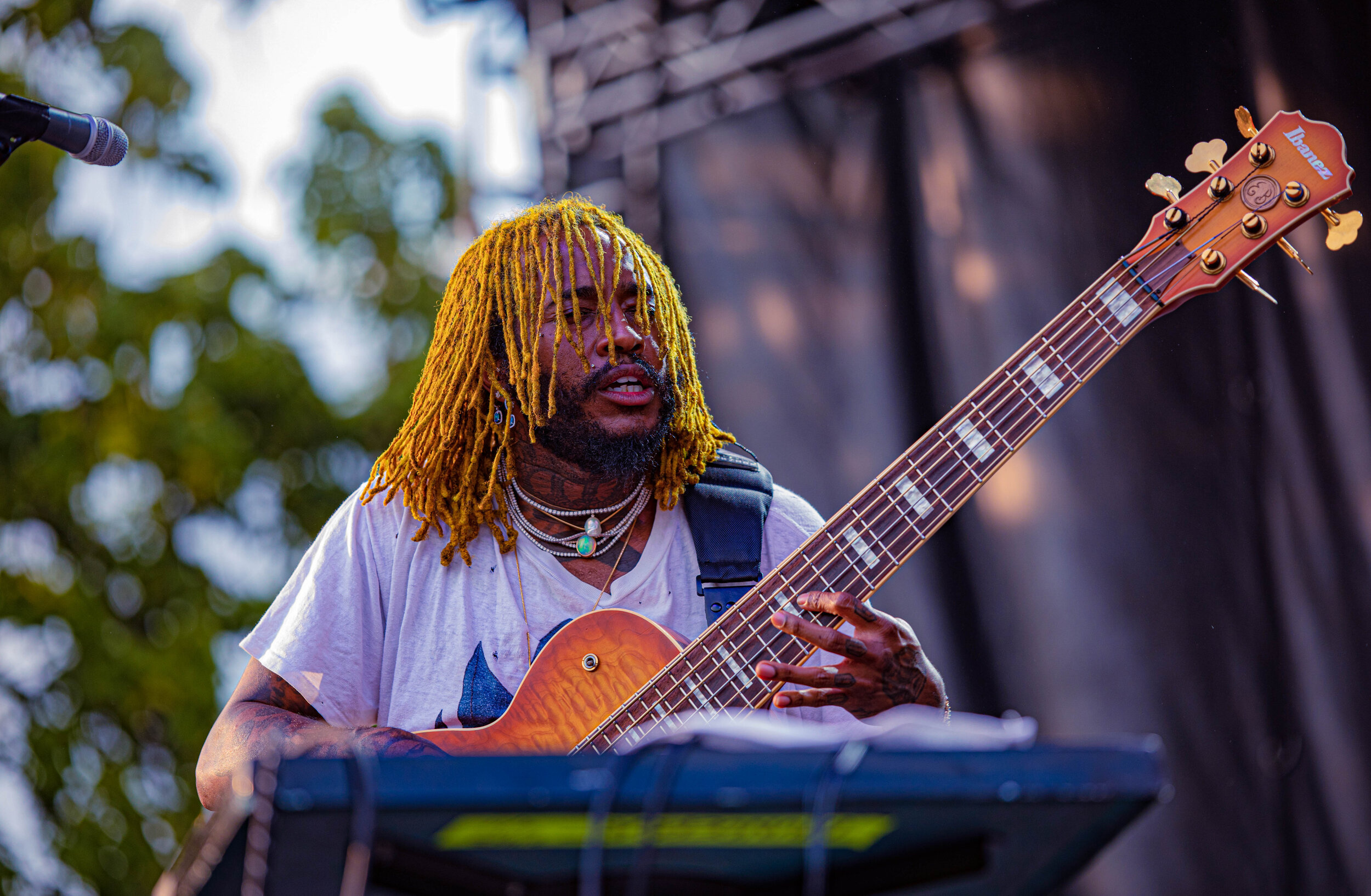Thundercat musician, Experimental music, Unique sound, Mind-bending live performances, 2500x1640 HD Desktop